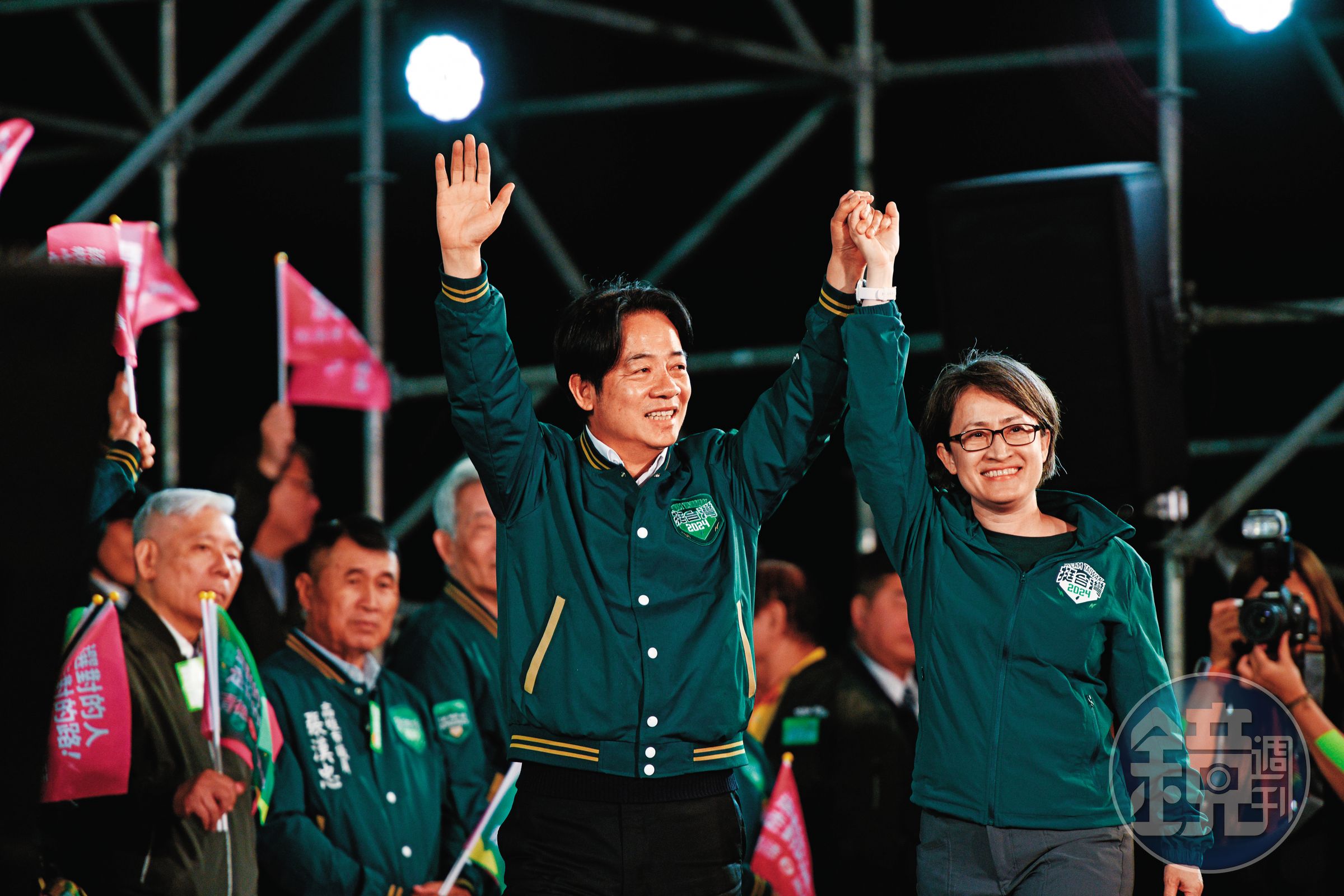 民進黨賴蕭配在選前極力為同黨立委催票,不放棄國會過半。