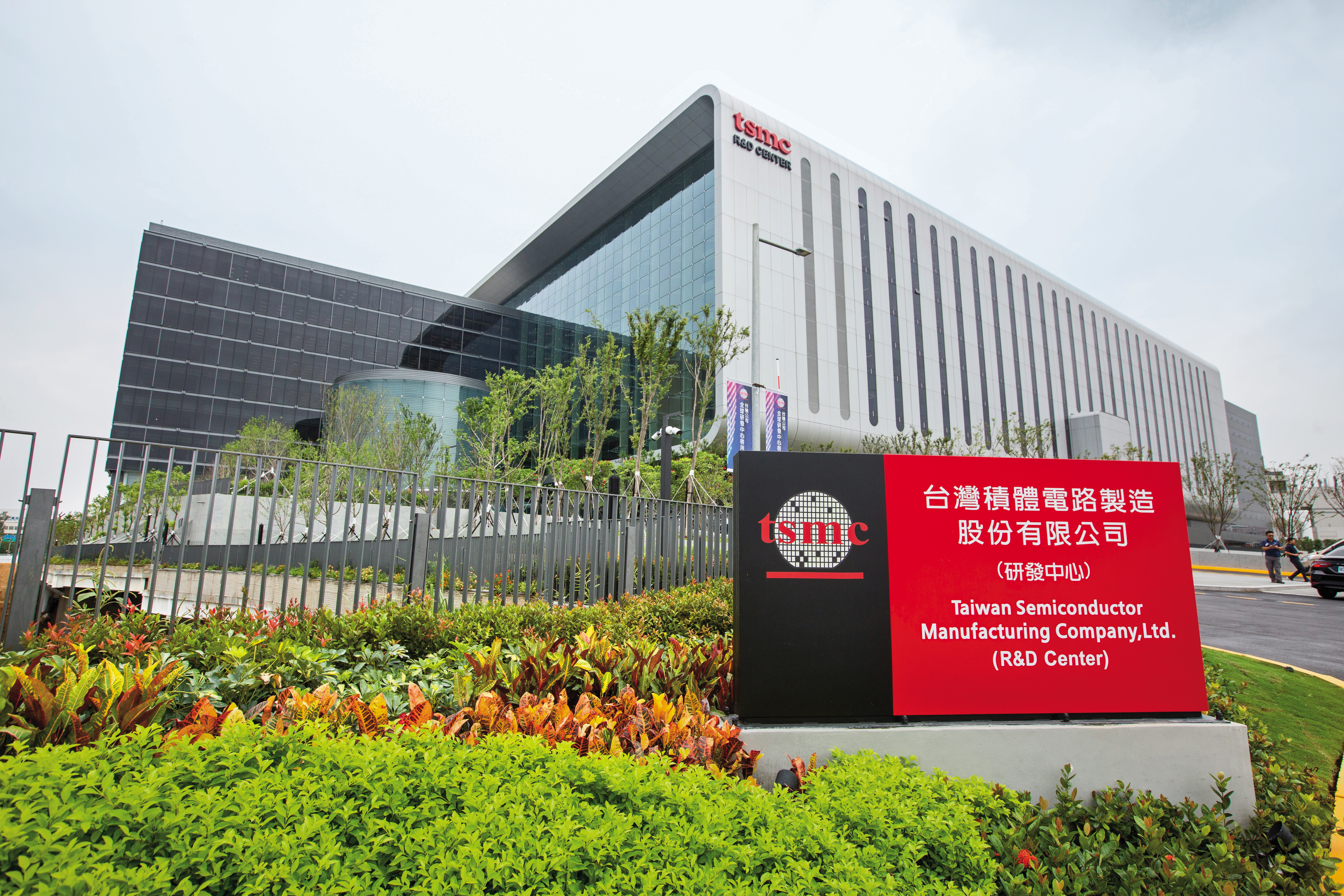 看好台積電是AI龍頭，周文偉用閒錢買3股、5股，累積至今達15張。