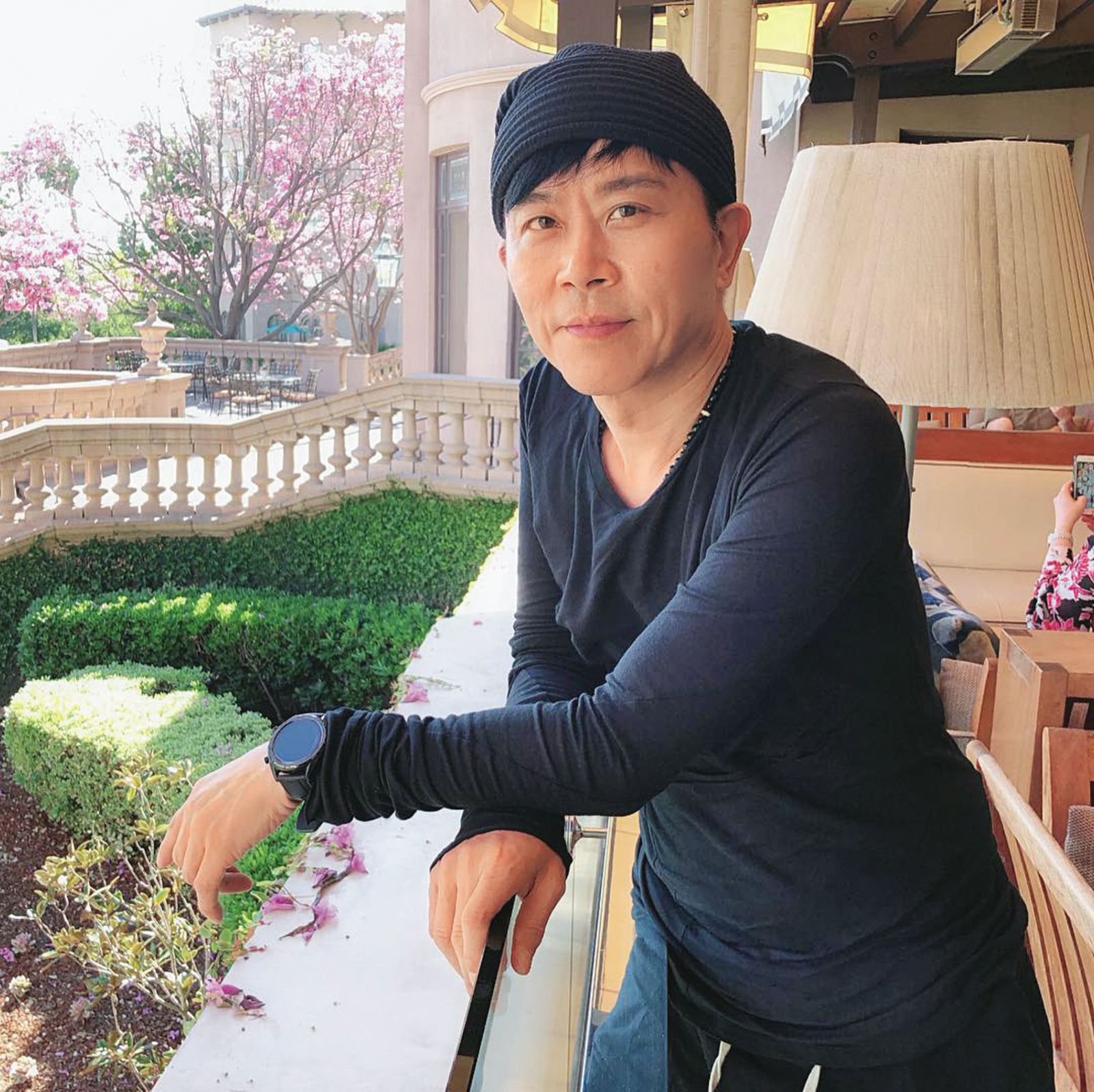 今年59歲的伍思凱（圖）曾是金曲歌王，近年淡出台灣演藝圈。（翻攝伍思凱臉書）