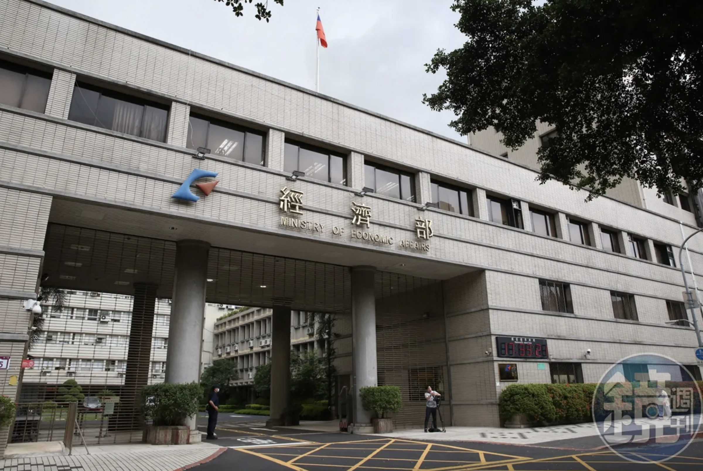 經濟部數據表示,這次關稅調降,有望讓今年的工業產值由負轉正。
