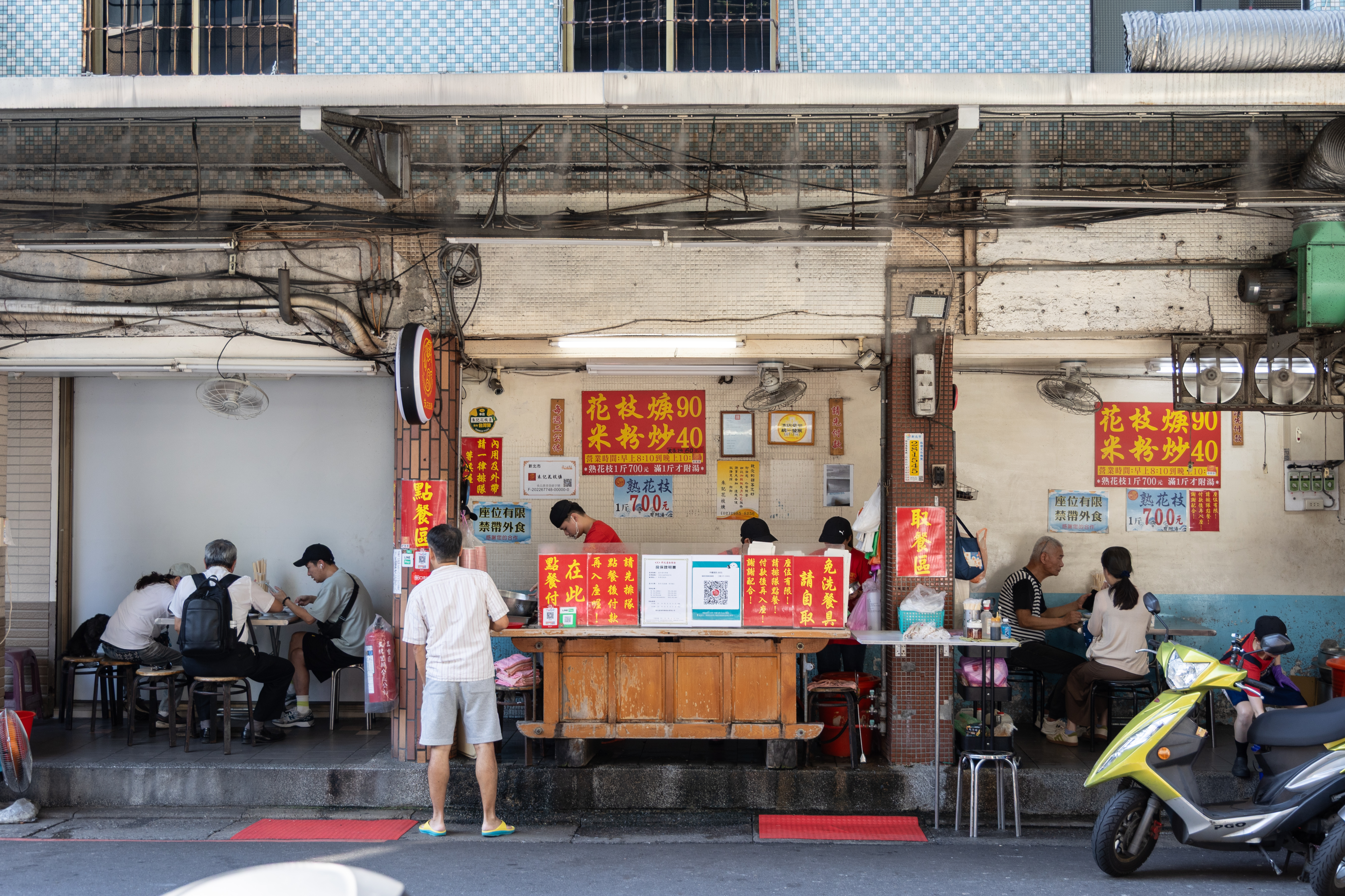三重的「朱記花枝羹」是許多在地人從小吃到大的老字號。(鄭祺耀攝)