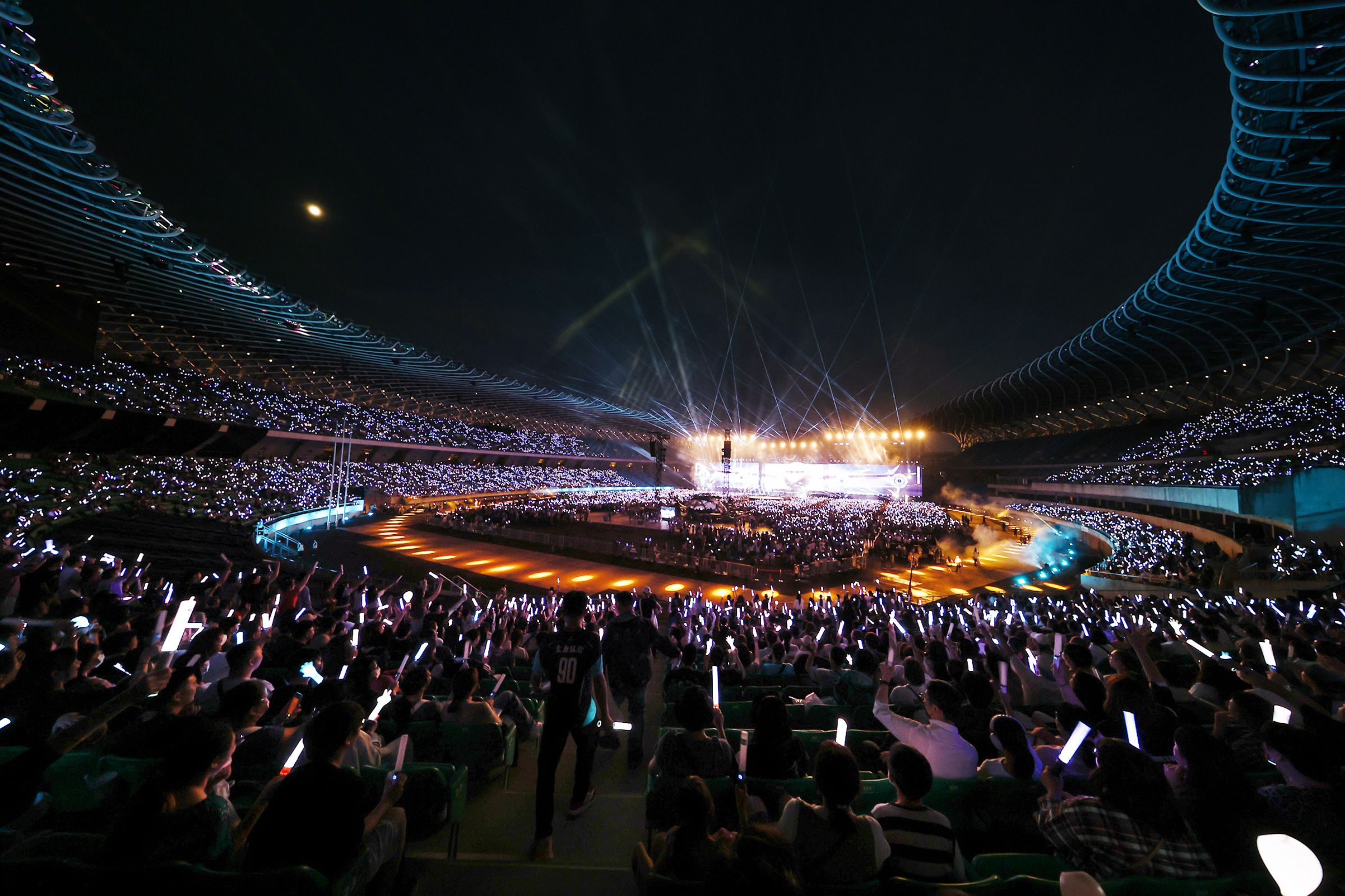 五月天 MAYDAY #5525 LIVE TOUR五月天《回到那一天》25週年巡迴演唱會高雄無限放大版與25萬人共同創造難忘回憶。(相信音樂提供)