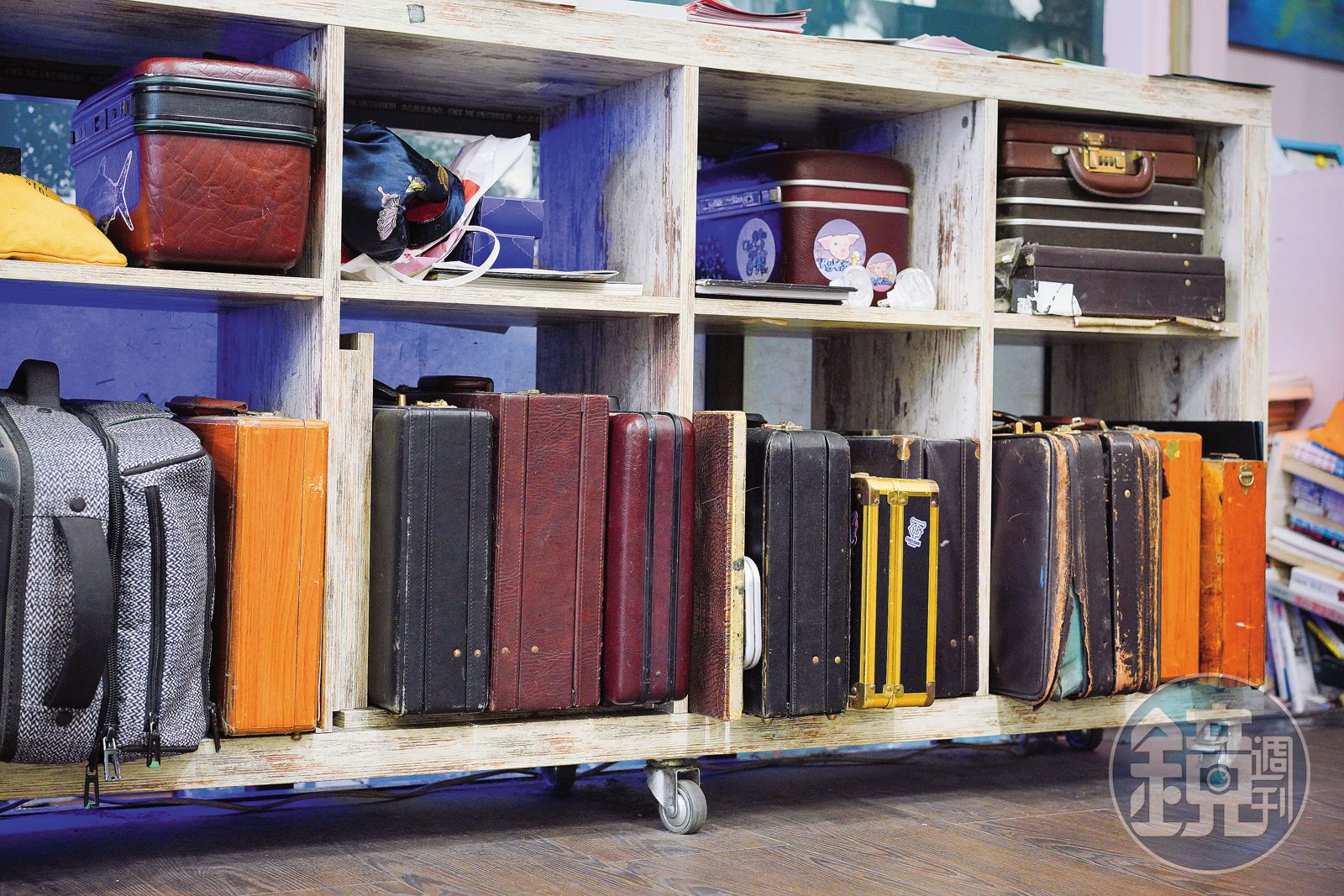 行者現有近70名兼職髮型設計師,他們的個人工具都寄放在店裡。