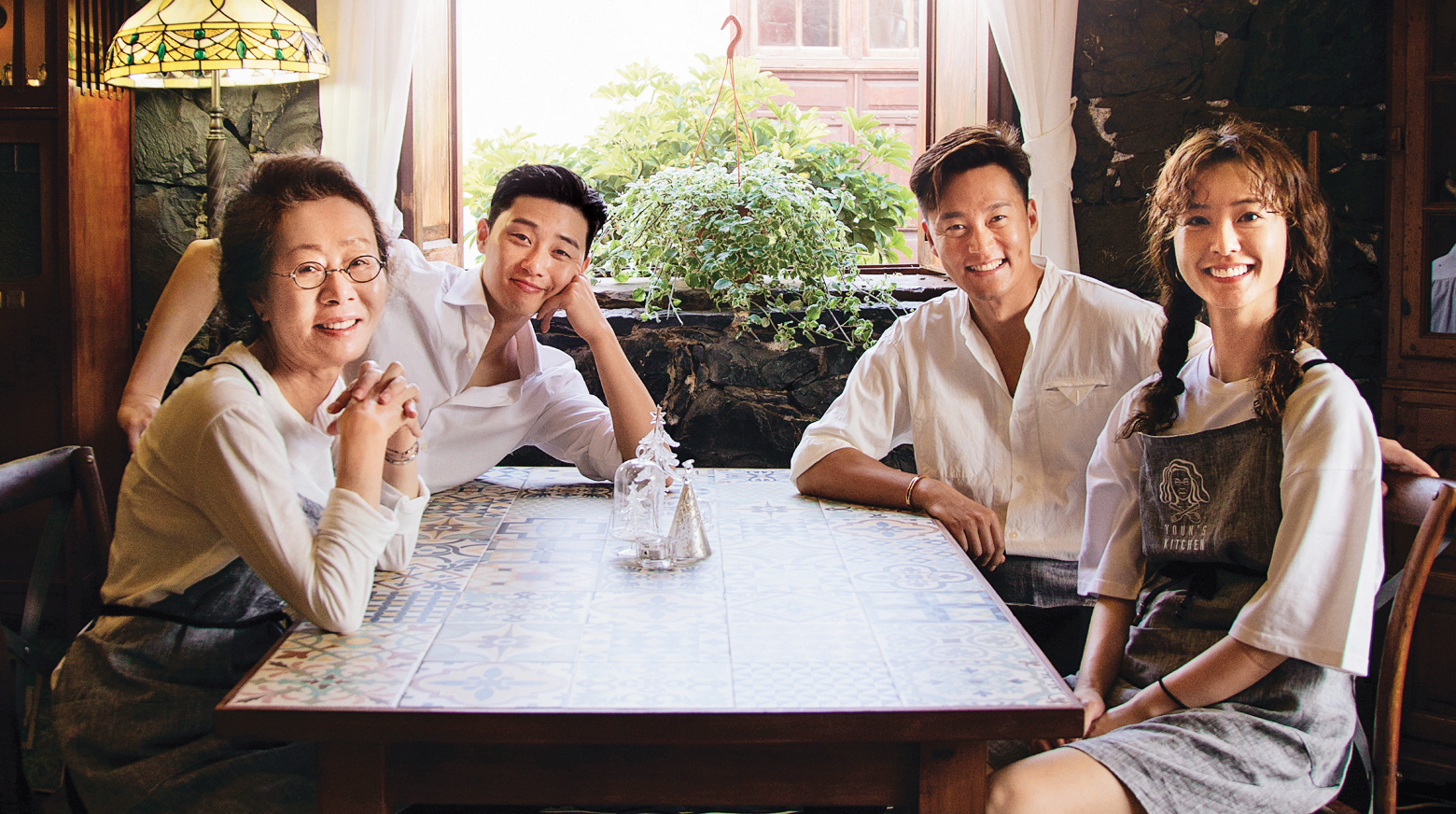《尹食堂2》由尹汝貞（左起）、朴敘俊、李瑞鎮與鄭有美共同出演。（tvN提供）