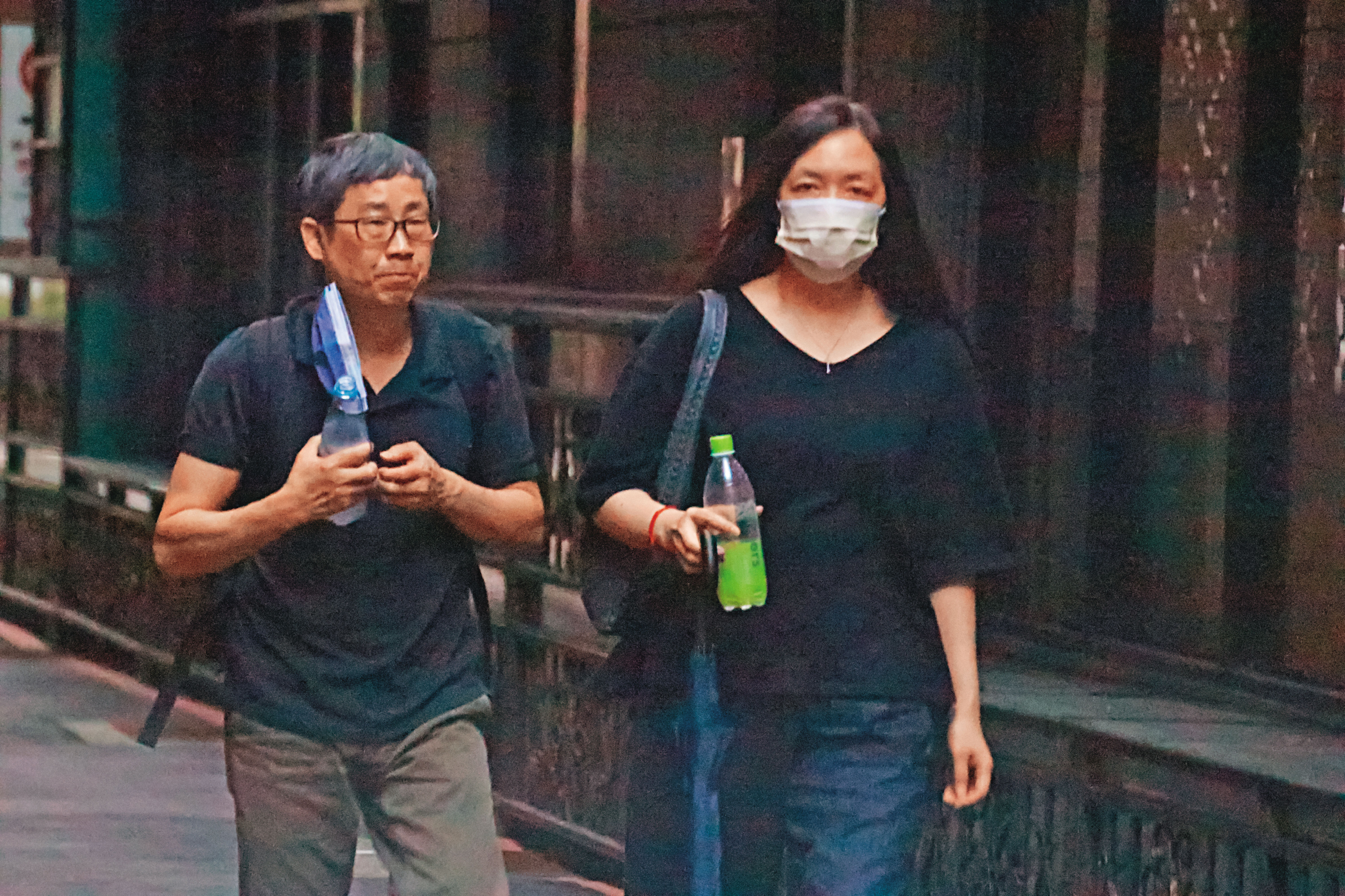 最大吹哨者張晉源(左)是永豐銀前總經理,去年與A女(右)等3女傳緋聞遭本刊直擊。