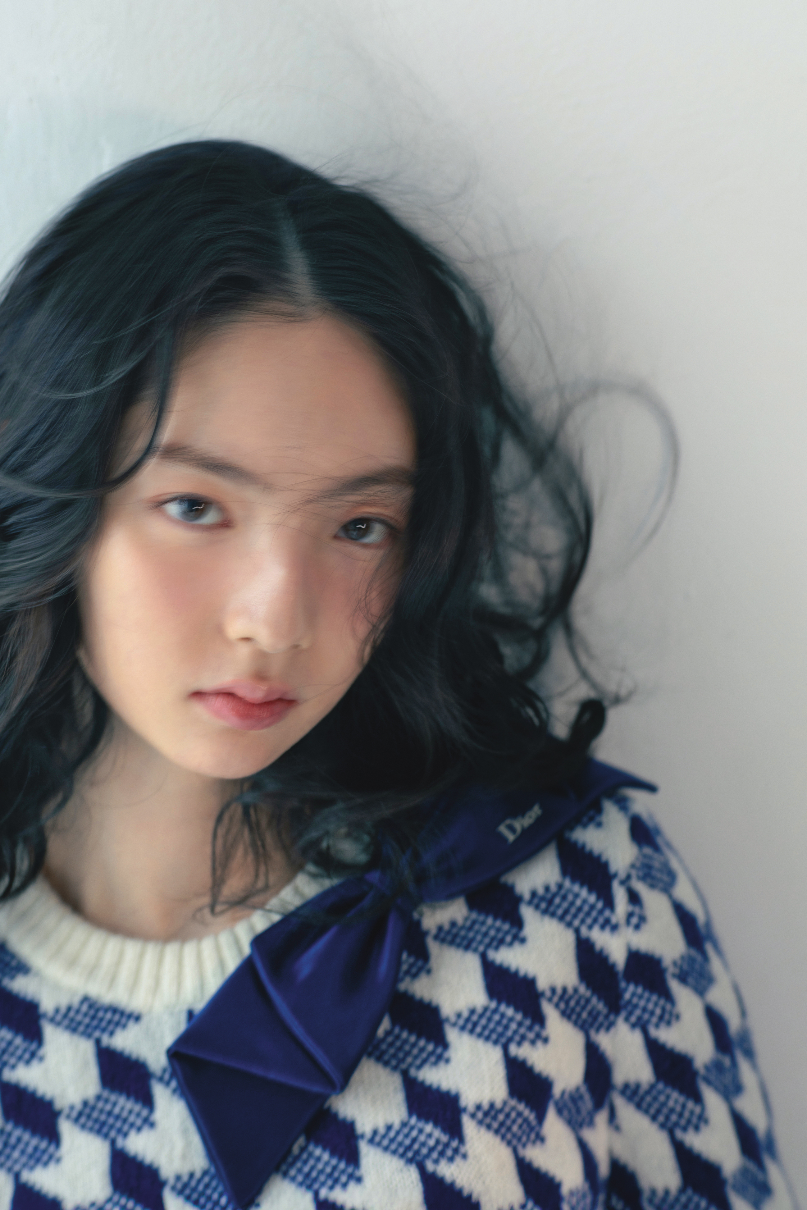 深藍色千鳥格紋蝴蝶結裝飾針織衫 NT$80,000 by DIOR