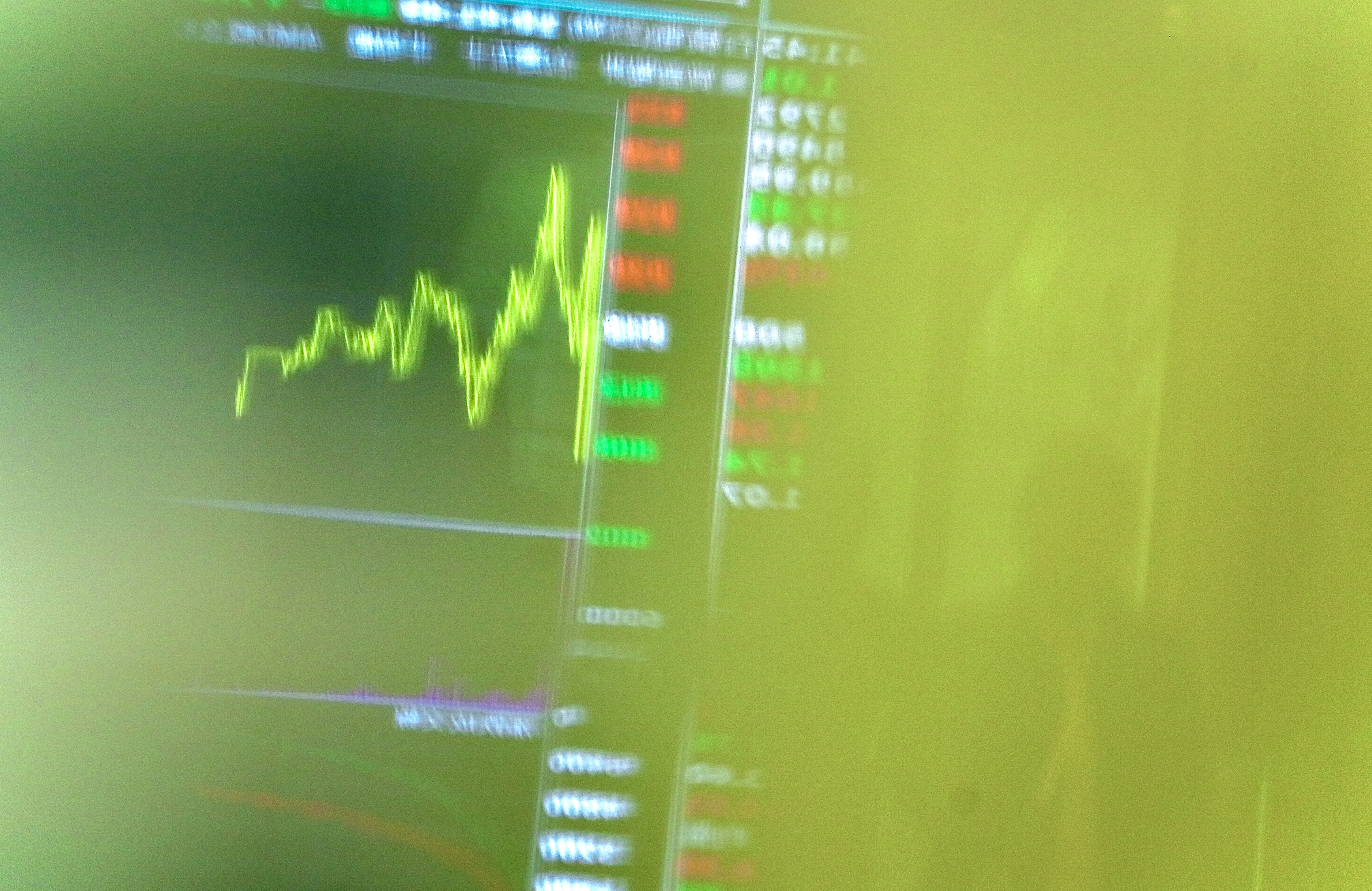 美國川普總統宣布對全球徵收對等關稅，導致各國股市重挫，台股今天仍一片綠油油。