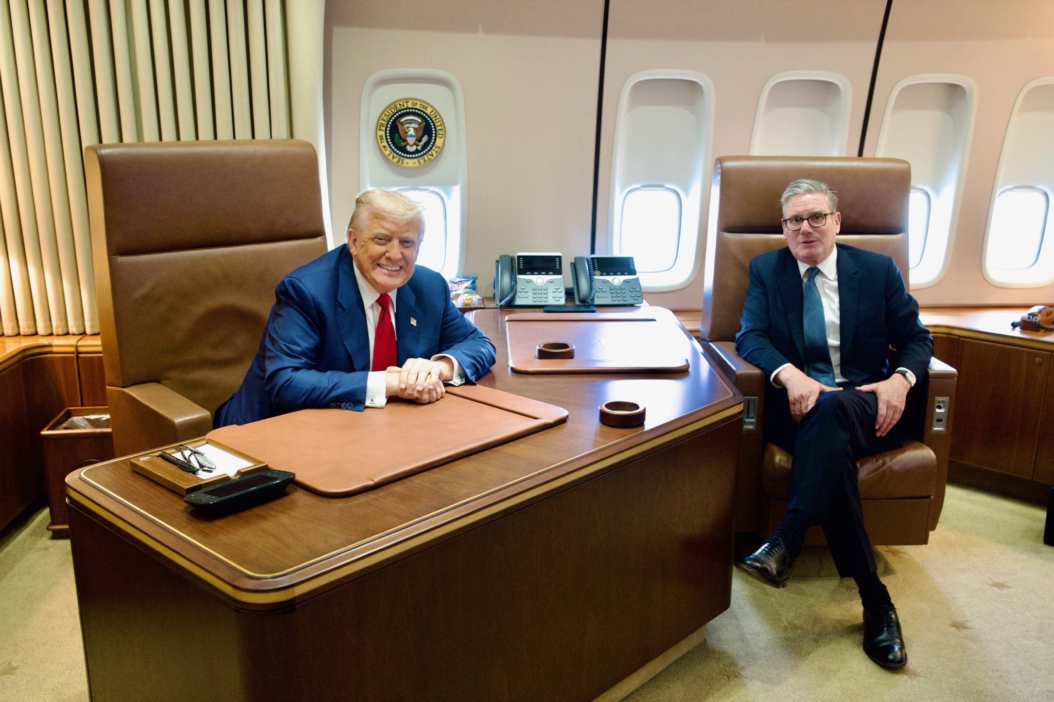 川普會見施凱爾時受訪說，未達協議國家將徵收15%至20%關稅。（翻攝白宮X）