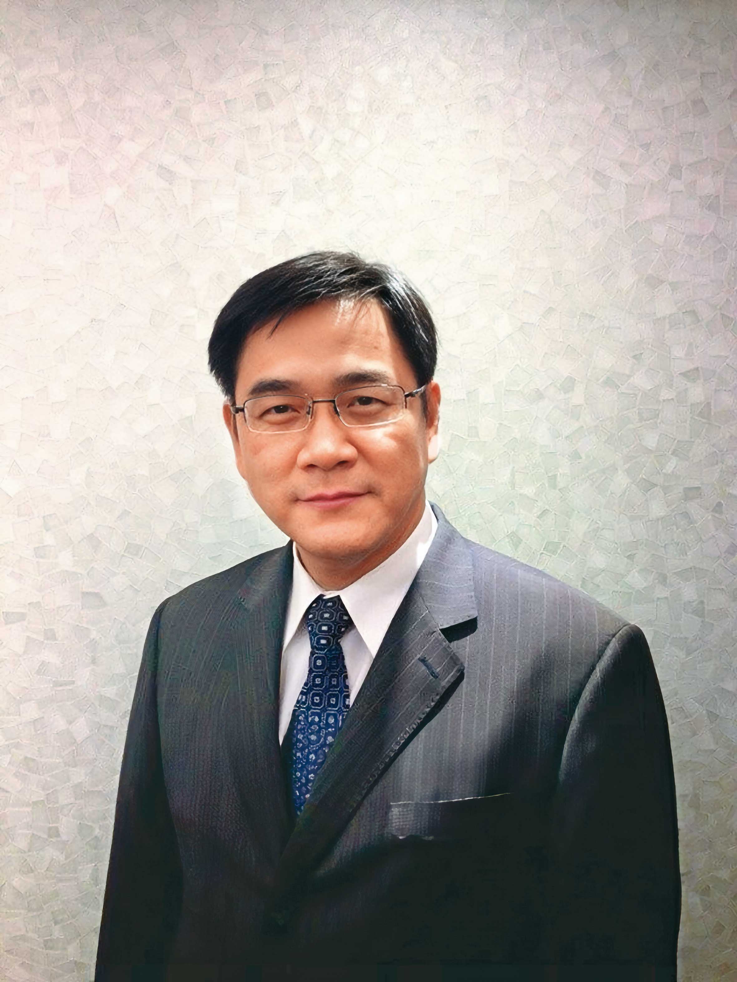 騰昌負責人史碩人為國民黨中央委員,在桃園從事土石方生意多年,現因妨礙公務遭通緝中。(翻攝史碩仁臉書)