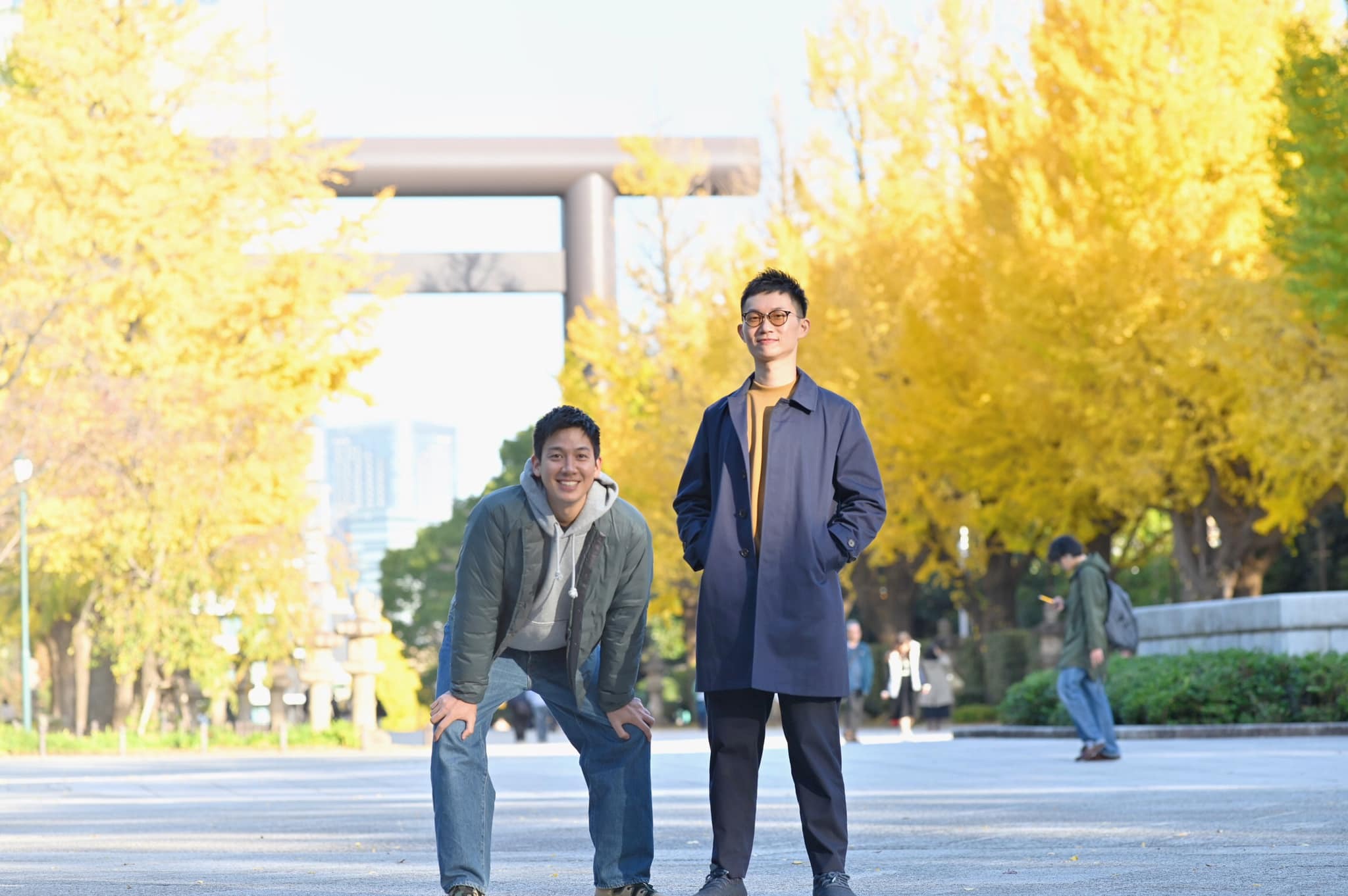 小林賢伍（左）與視網膜（右）是好朋友，小林在台租屋遇詐騙，視網膜留言安慰。（翻攝自小林賢伍臉書）