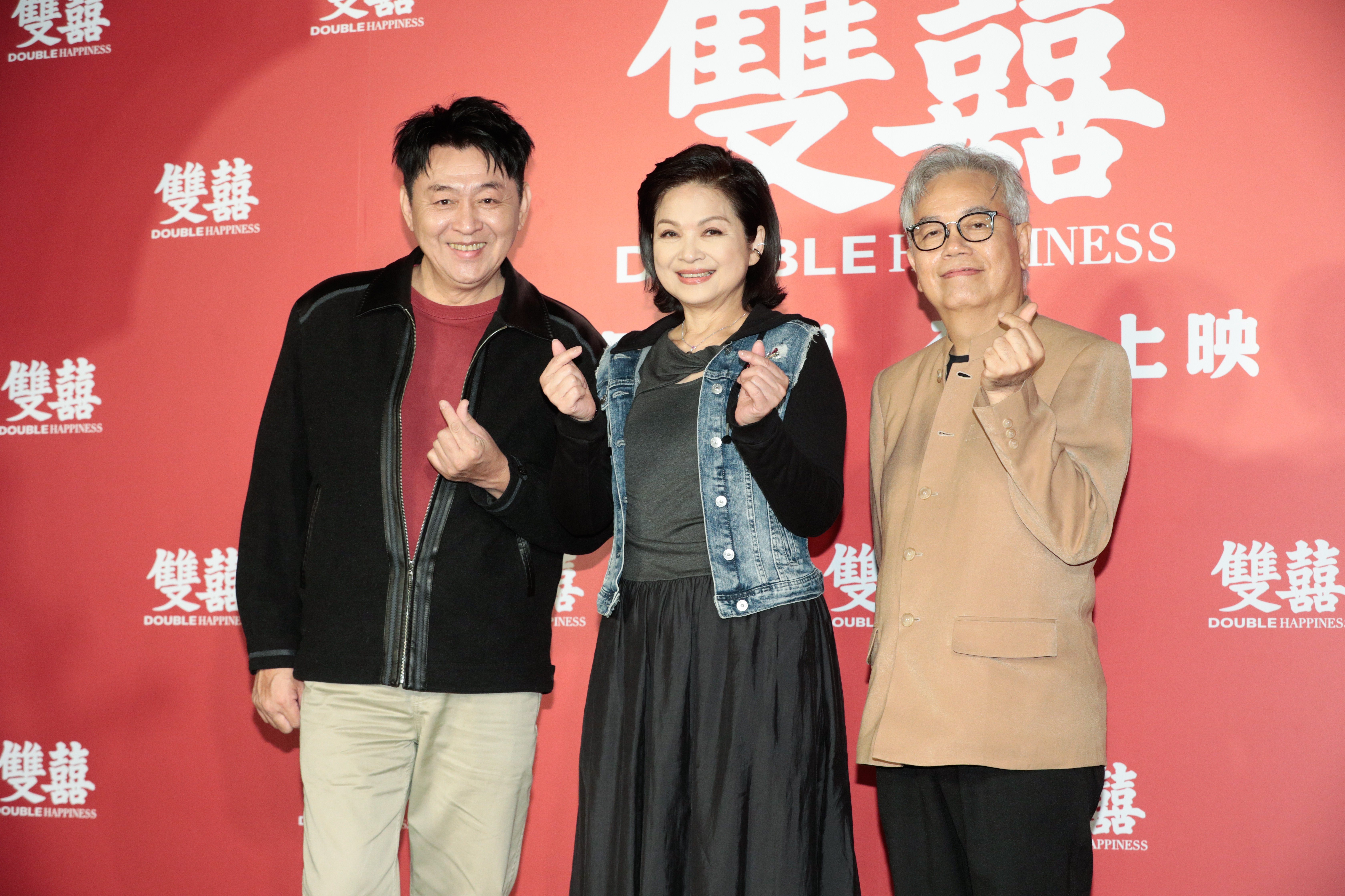 「三師兄」田啟文將在台灣過年,但怕找不到地方吃年夜飯,笑說要去楊貴媚家「蹭飯」;左為庹宗華。