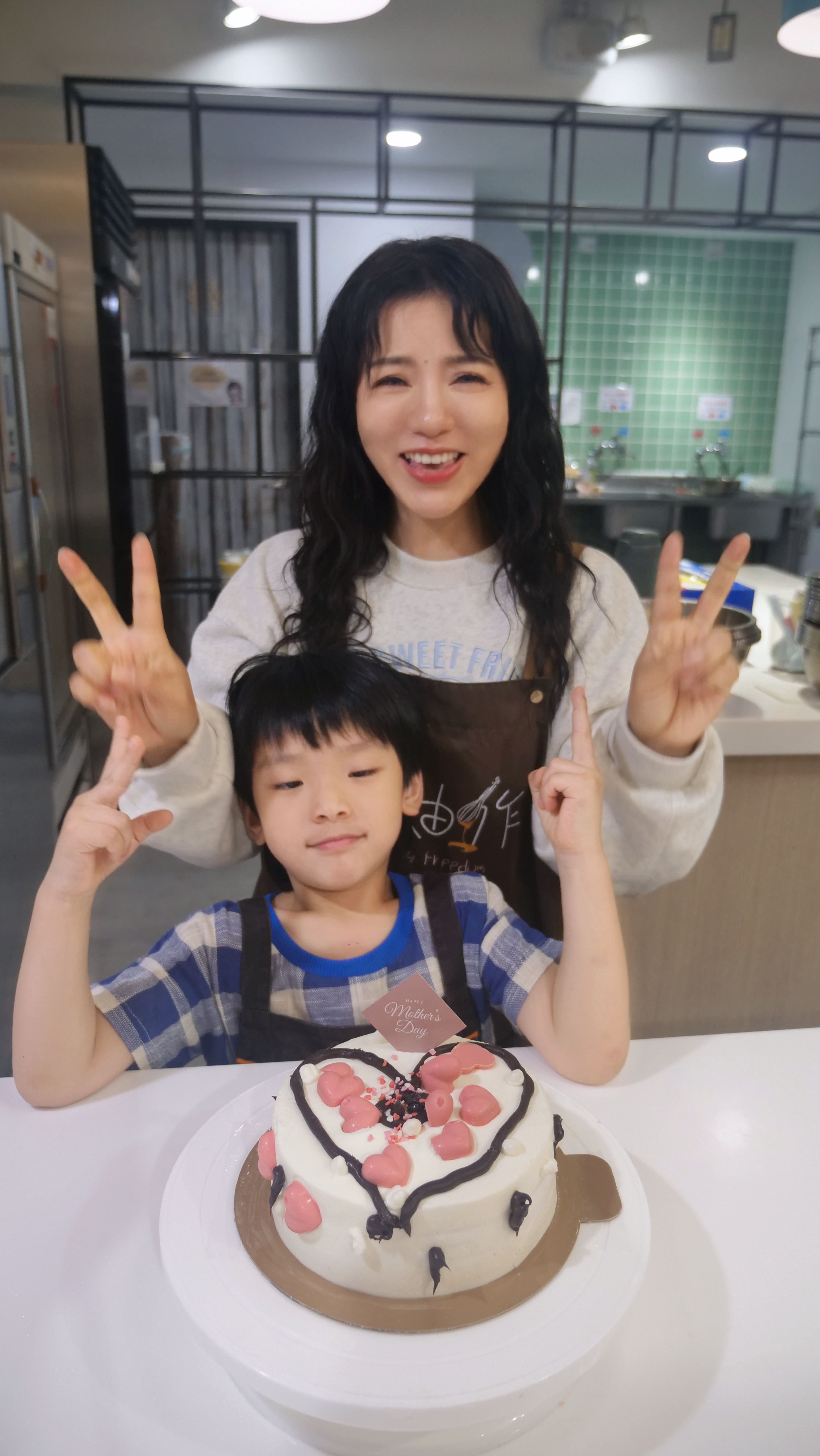丁噹一向喜歡小孩,和豬寶一拍即合。(相信音樂提供)