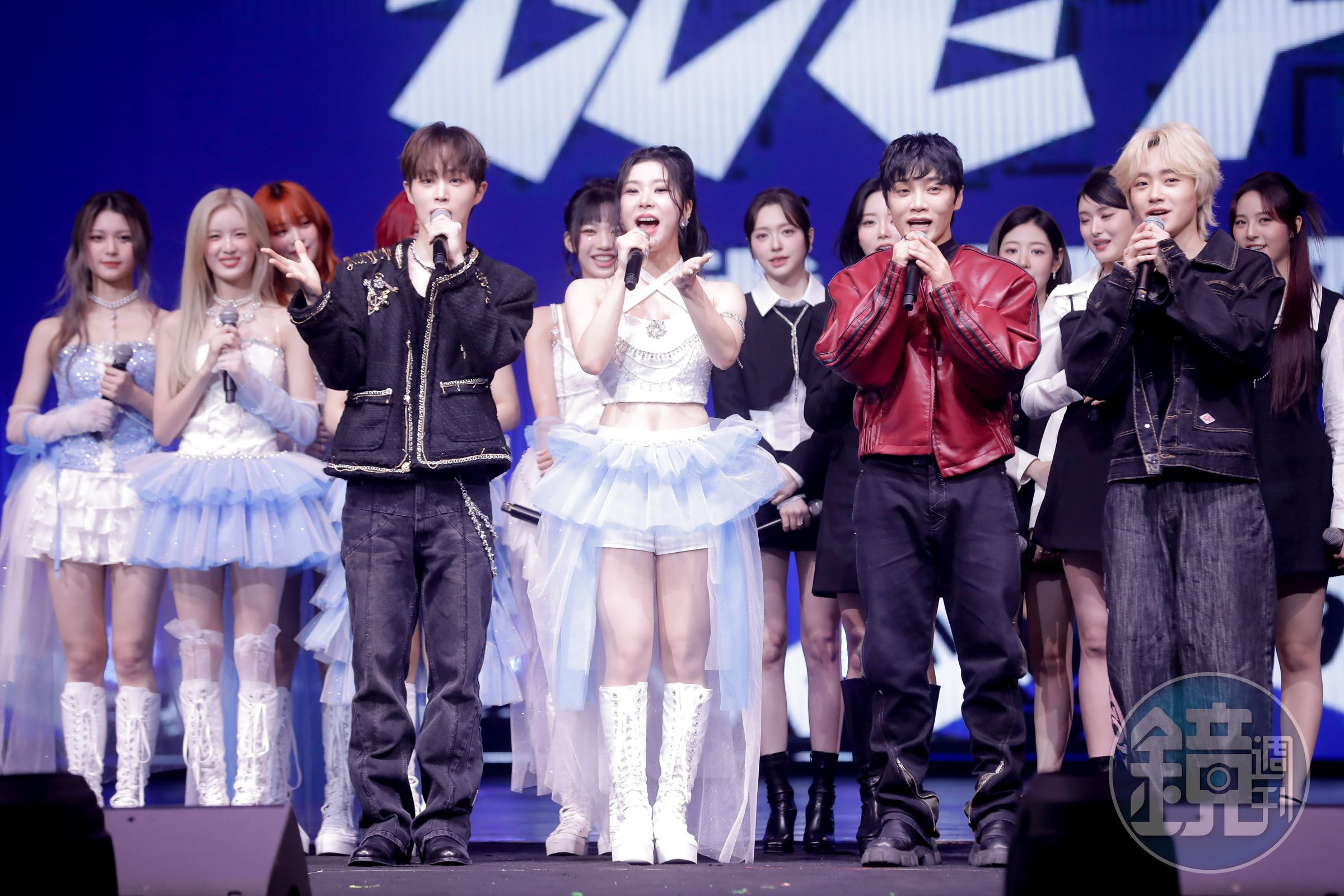 SEVENTOEIGHT韓籍成員朴鎮佑（左起）、GENBLUE幻藍小熊AYEON、崔榮晙與裵宇率現學現賣台語「恭喜發財」。