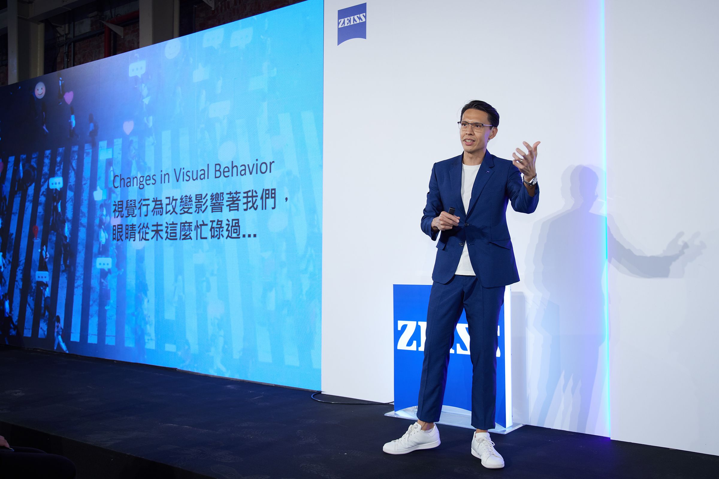 蔡司台灣總經理章平達表示：數位多屏世代下消費者已從靜態轉為動態視覺行為，鏡片應與時俱進。