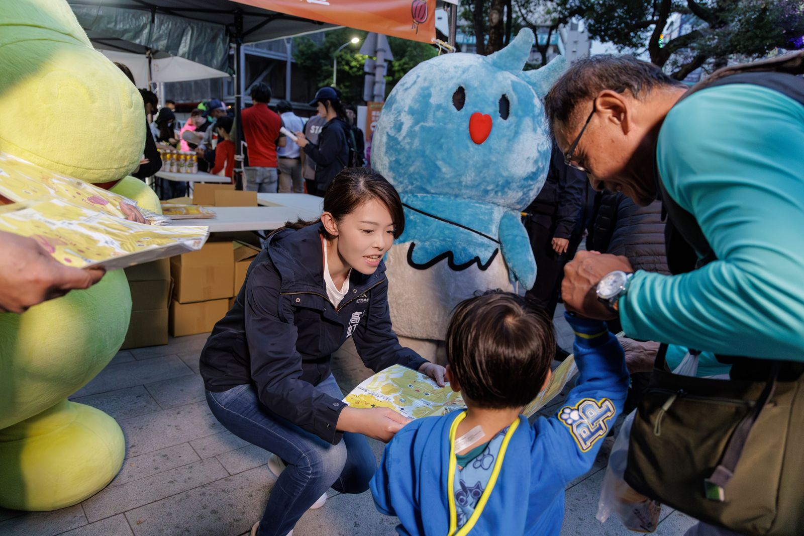 竹市燈會歡慶元宵 高虹安發放限量提燈人潮綿延數百公尺