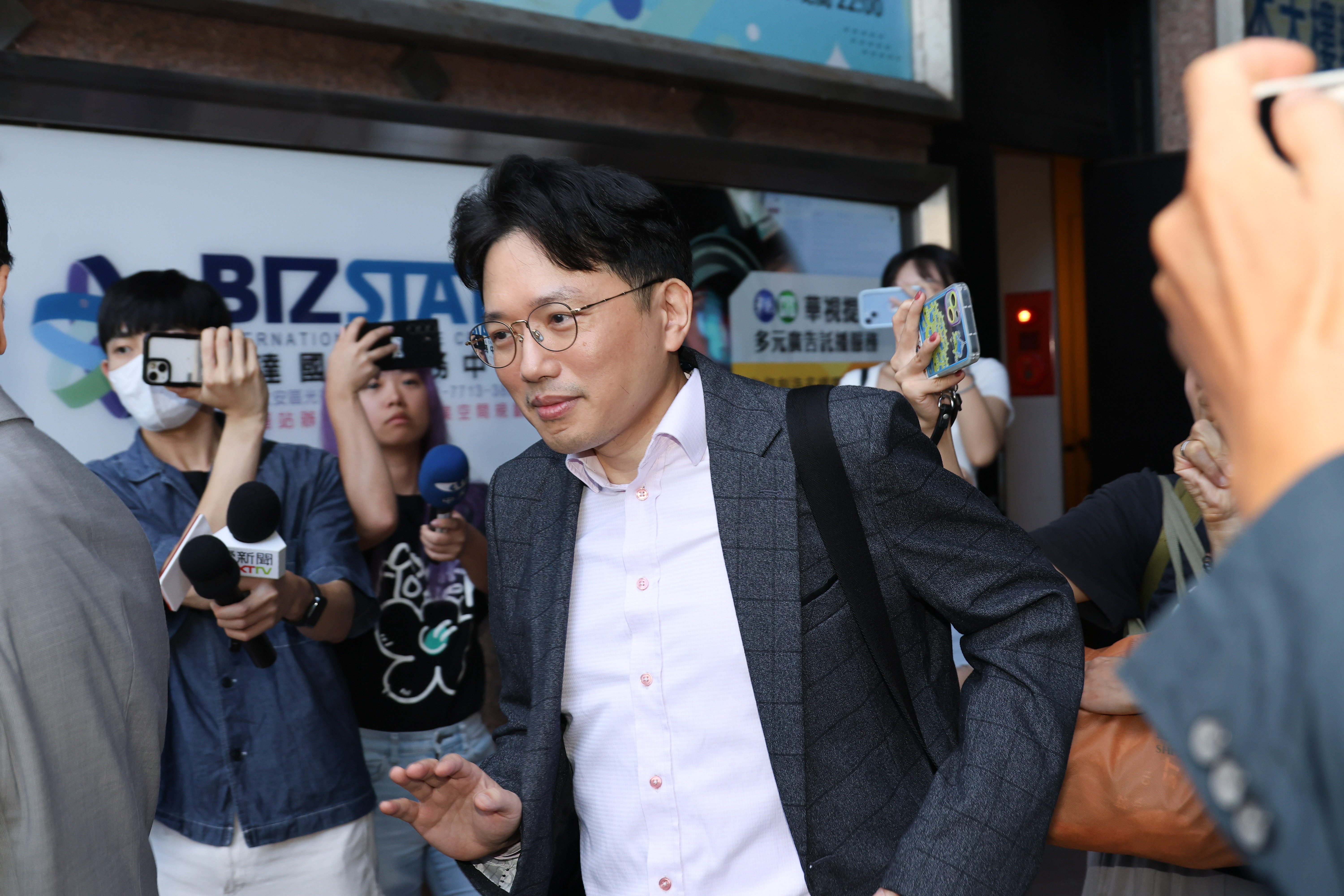 江坤俊爆出軌護理師後兩個月首露面。