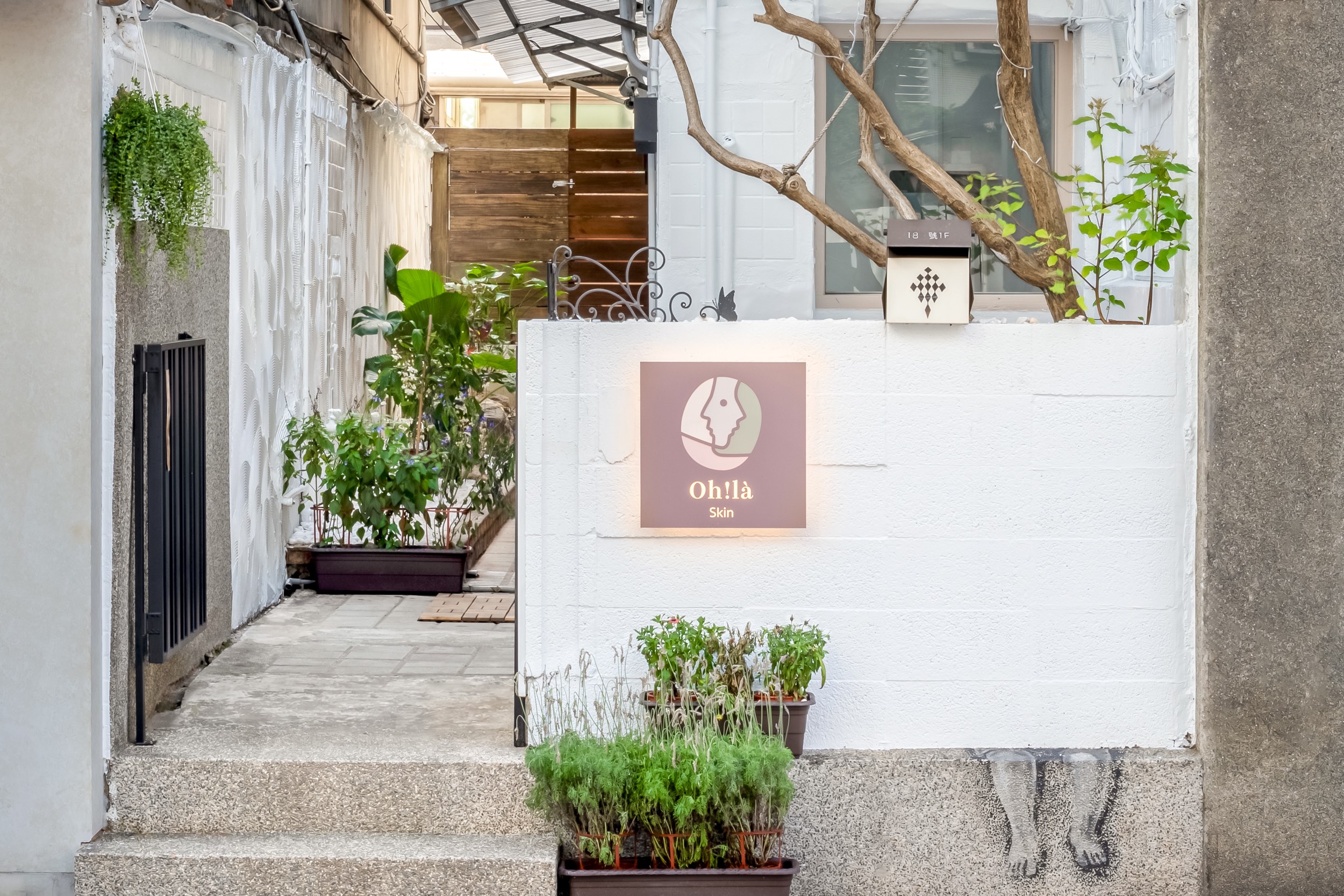 Oh!là Skin以「 Less is more， 少即是多」的理念，貫徹在營運細節中，是市面上最新型態的肌膚管理中心。