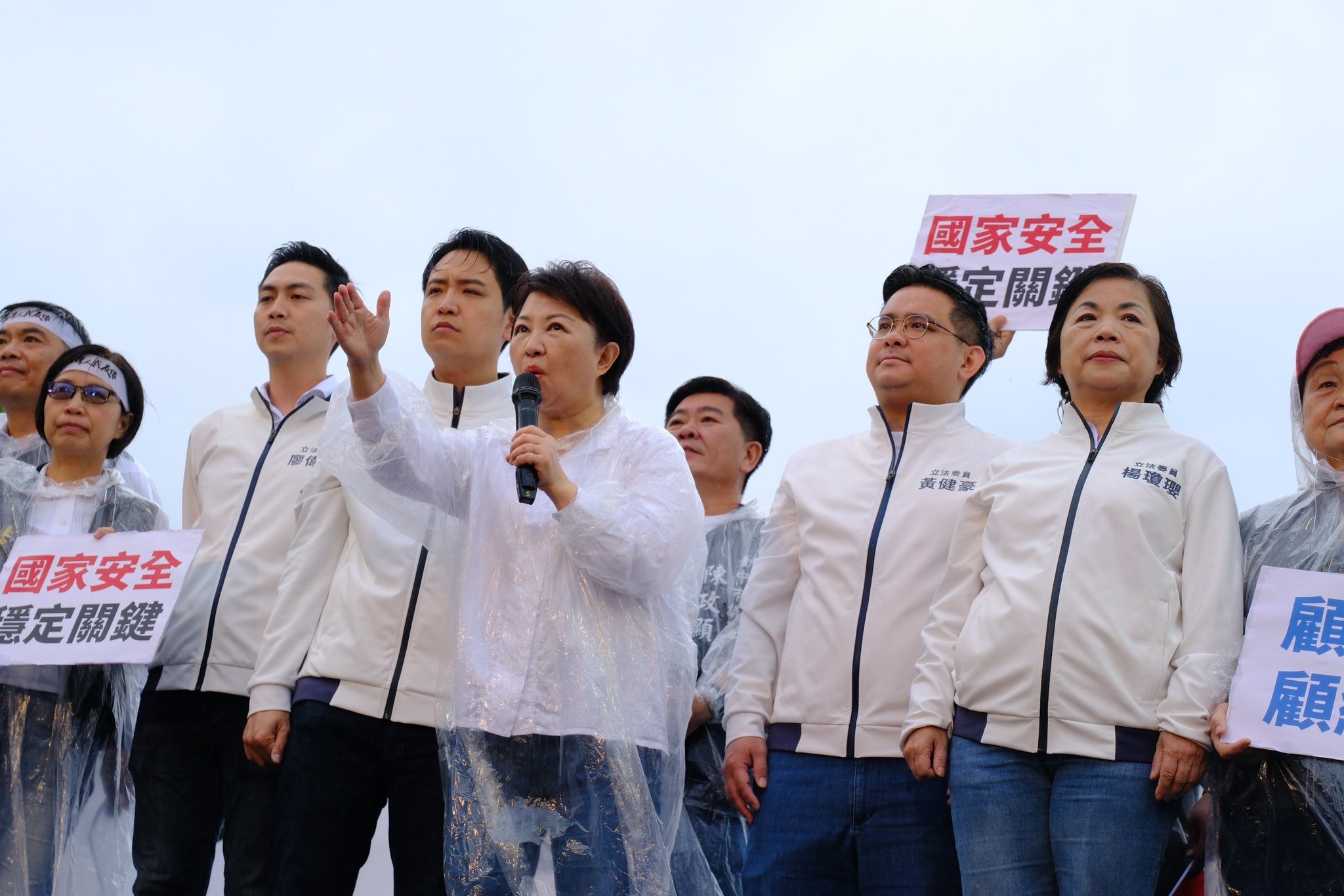 國民黨台中立委黃健豪表示，相信盧秀燕會在823全力協助守下7席藍委後，向大家說明決定。（翻攝自臉書@黃健豪）