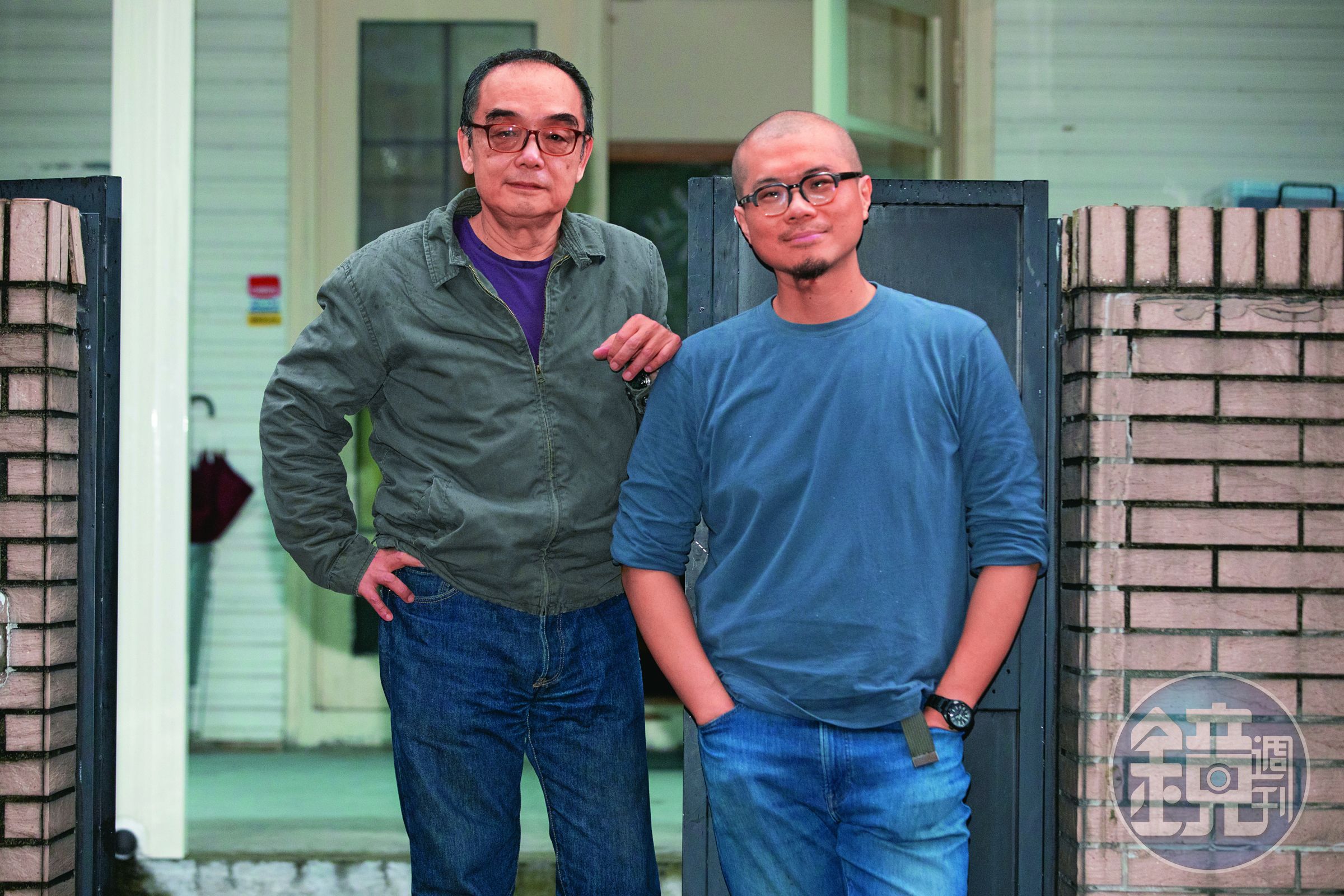 監製易智言（左）在曹仕翰（右）編導首部電影《南方時光》時提供許多建議。