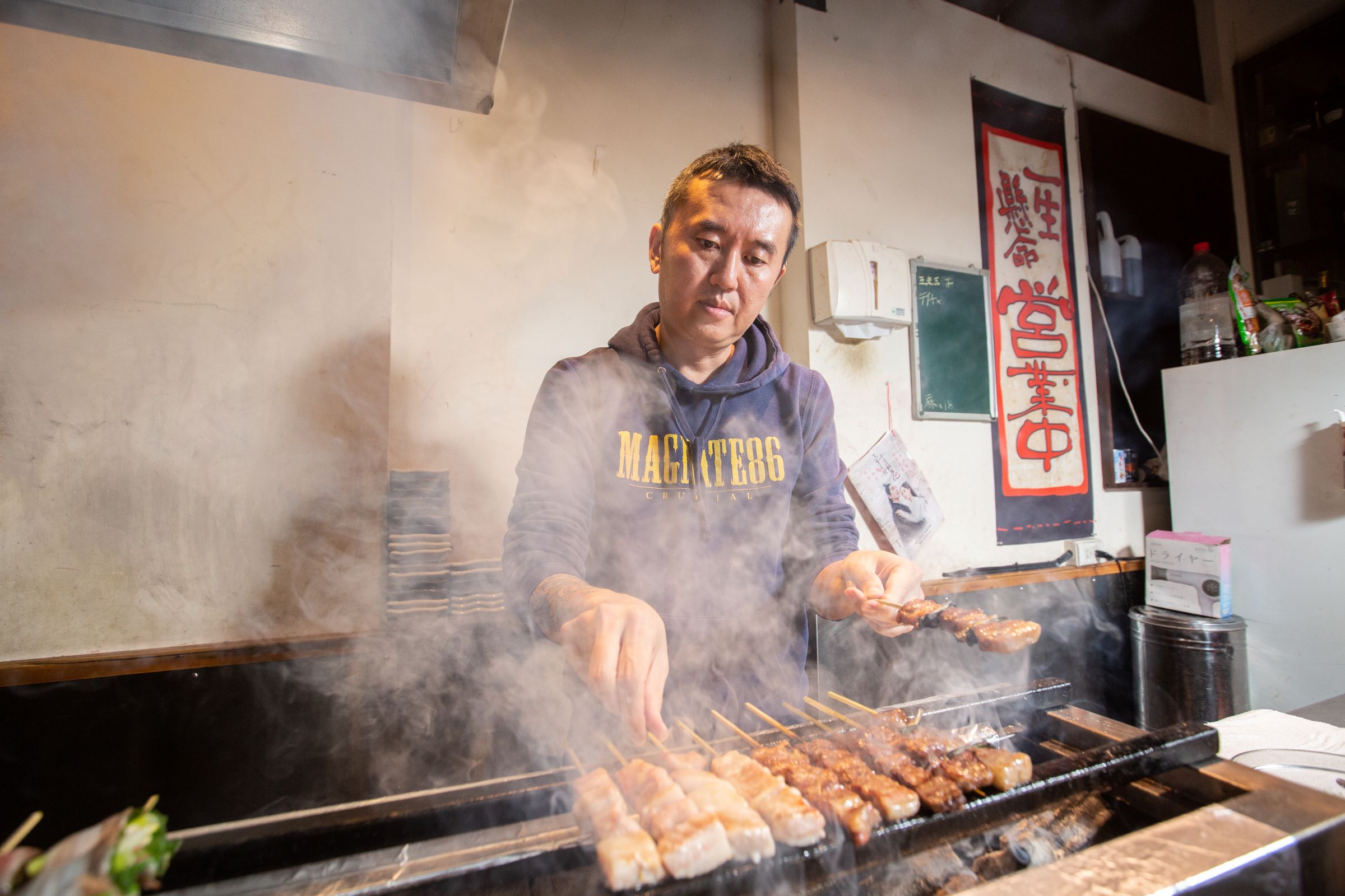 林北烤好主烤官莊傐評說，葛瑪蘭豚的肉質纖維細且甜，其頸部松阪肉烤起來不輸高級的伊比利種，量少、吃到賺到，不過由於產能不足現在店裡也沒有供應了。