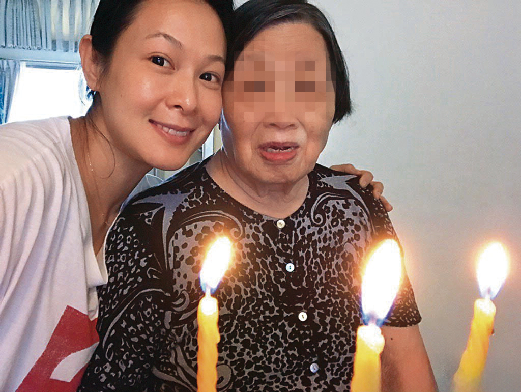 2010年時,劉若英曾寫帶祖母「去做各項檢查,最後發現她的大腦已開始萎縮,也就是所謂「阿茲海默症」。(翻攝自劉若英微博)