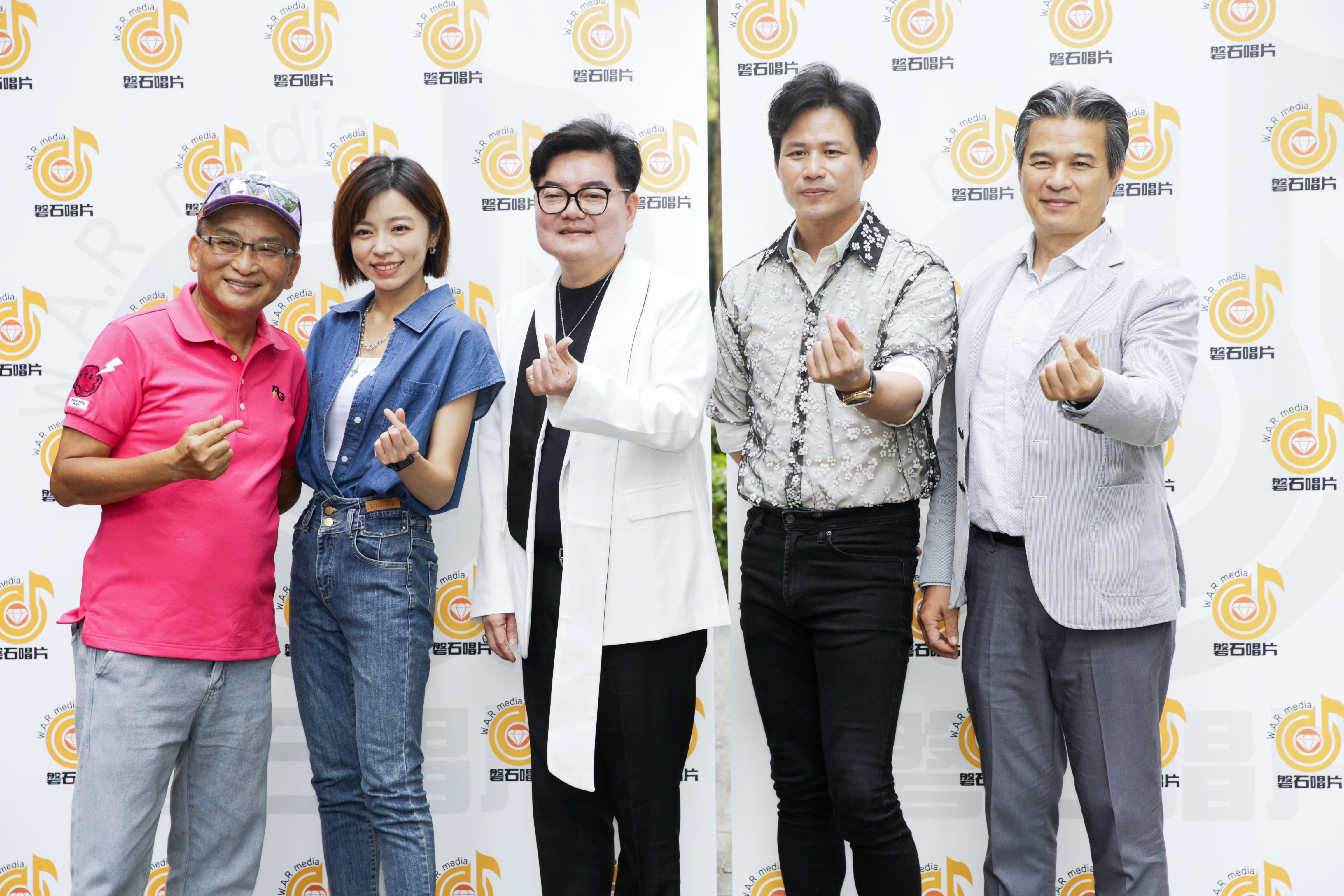 林宏銘（中）成立新公司，好友孔鏘（左起）、王瞳、陳國華及李興文到場力挺。