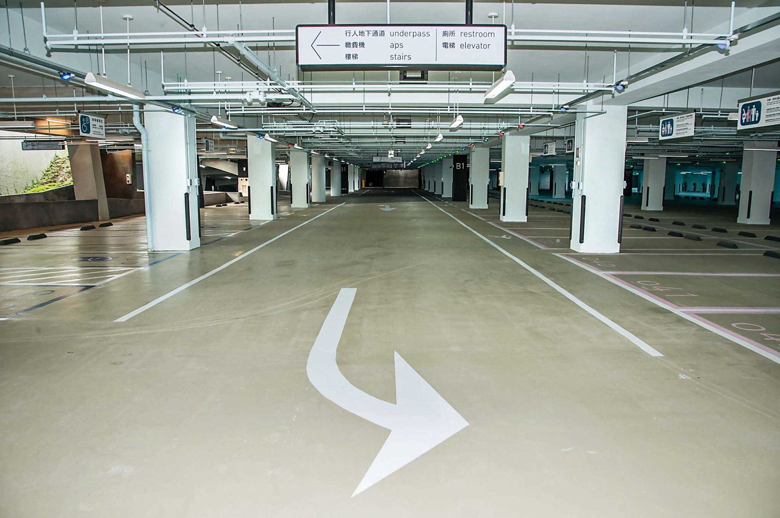 張勝德家族擁有的俊貿營造，近年承攬礁溪國小地下停車場（圖，翻攝宜蘭縣政府官網）與羅東轉運站6案重大公共工程，全發生變更設計並追加預算，追加金額合計約2.48億元