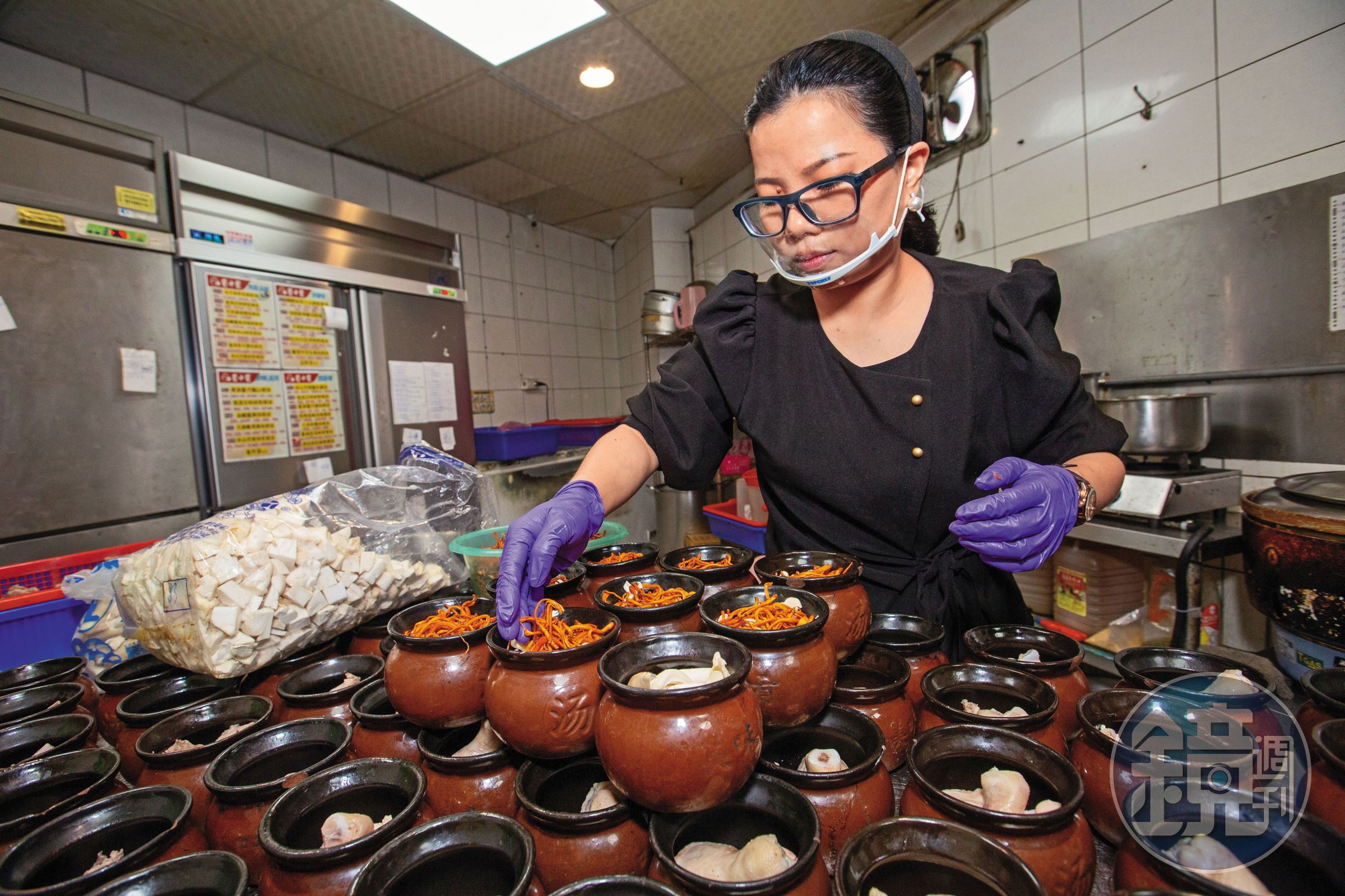 陳學賢針對各式食補需求設計養生湯品，目前有19種湯可供選擇。