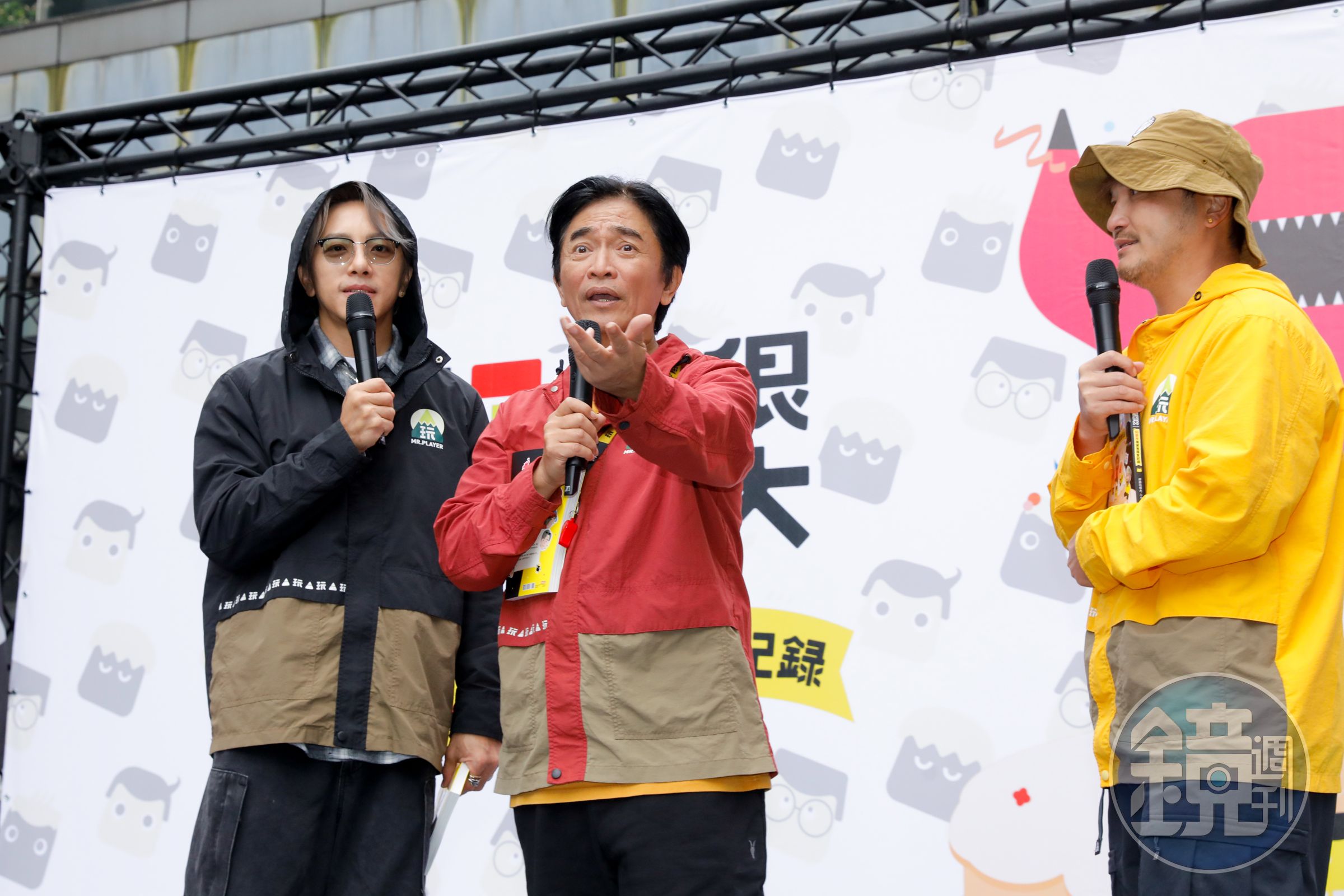 坤達(左)捲入閃兵風波,告假《綜藝玩很大》回台投案,吳宗憲親曝節目後續情況。(本刊資料照)