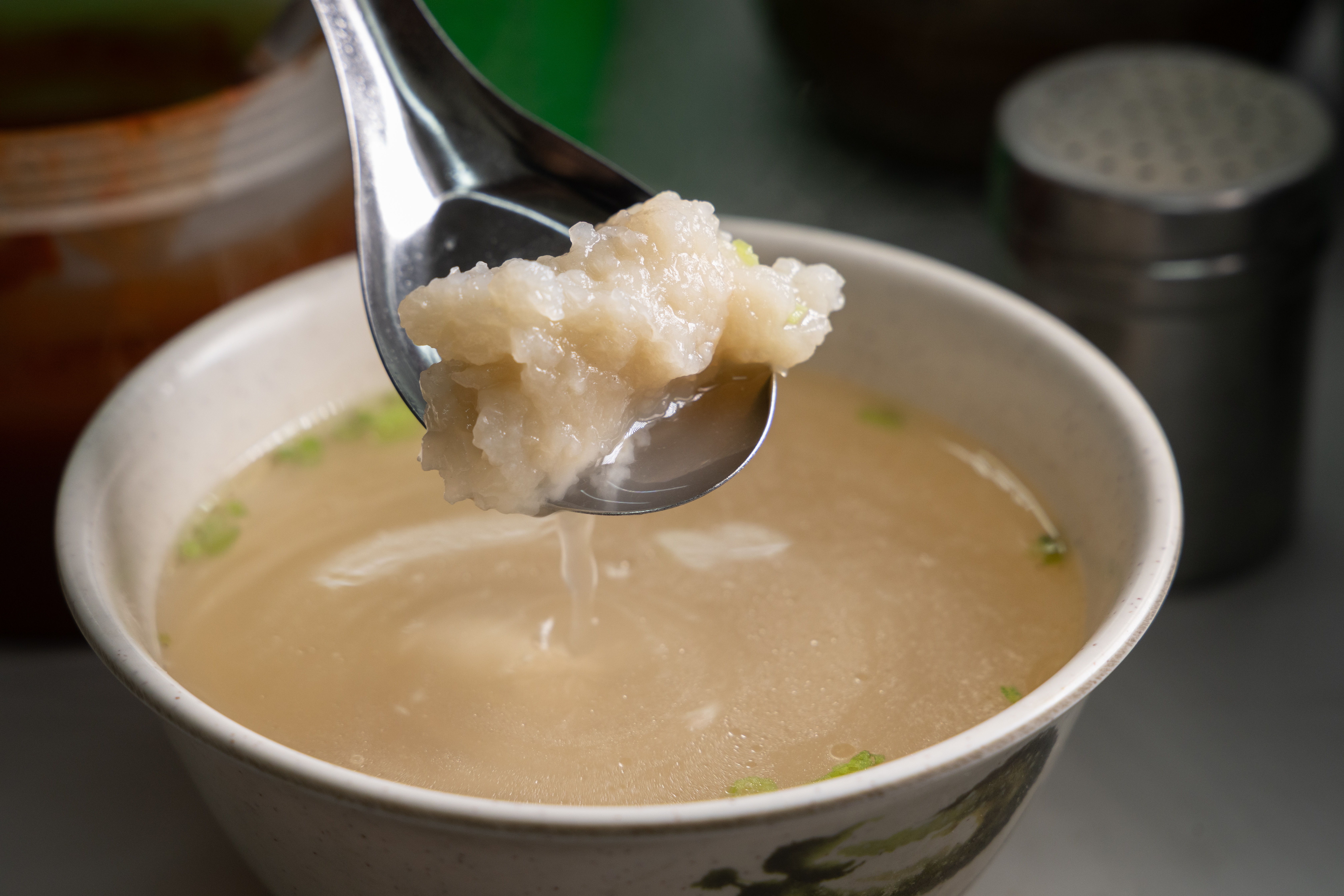 「魷魚焿湯」是攤車時期就有的品項。（40元／碗）