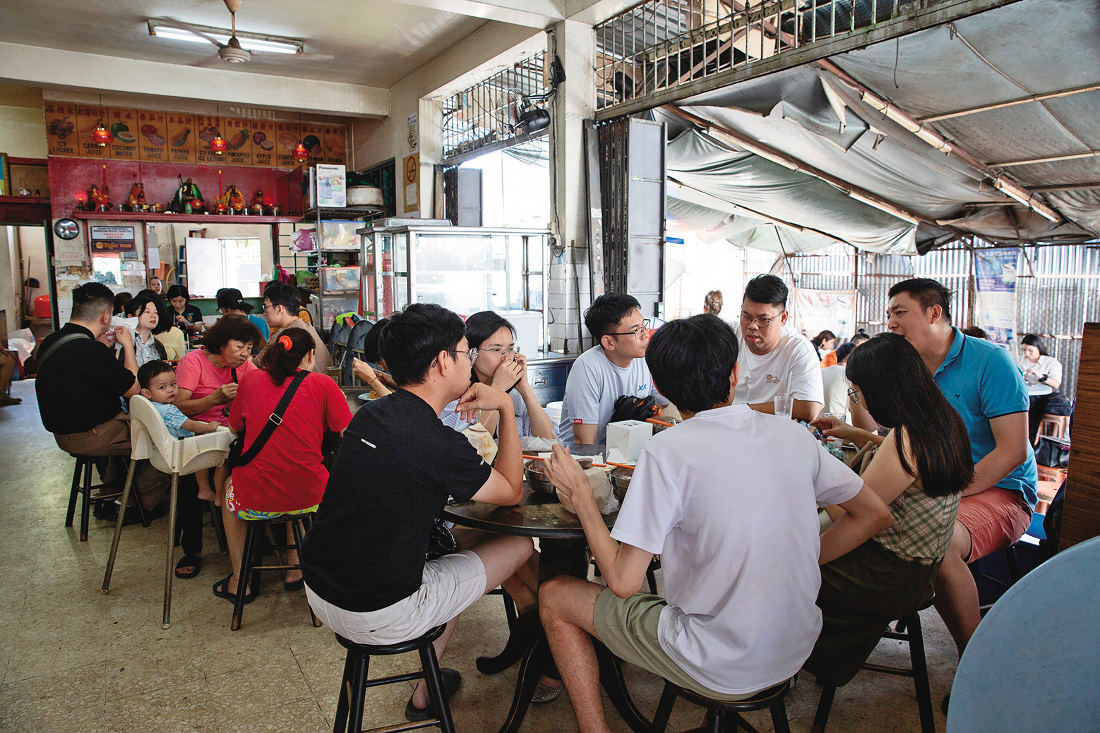 灣島頭叻沙以樸實的料理與親民價格，深受本地人喜愛。
