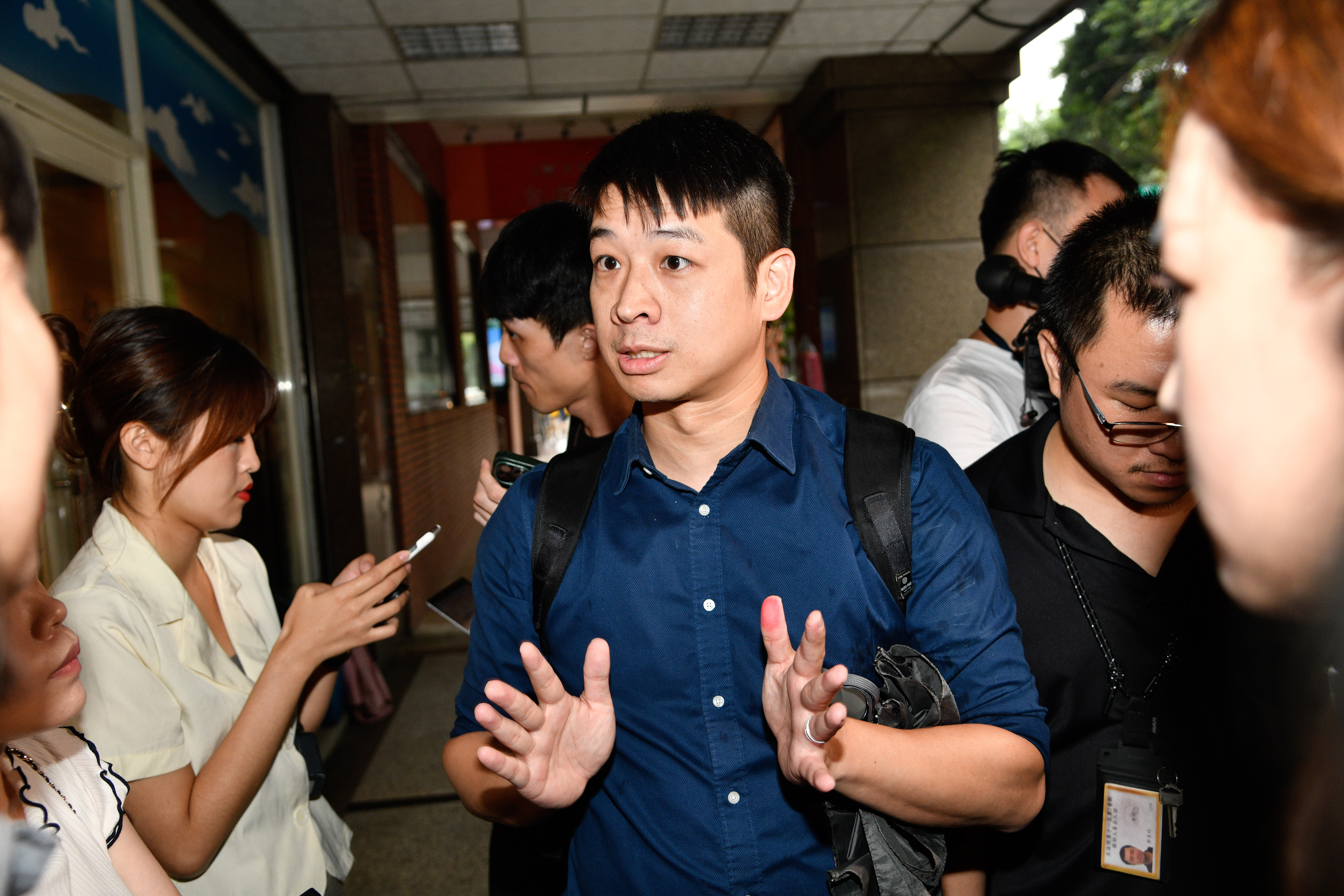 檢廉今日再為京華城案約談被告、證人，民眾黨副祕書長許甫也短暫現身關心。（本刊資料照）