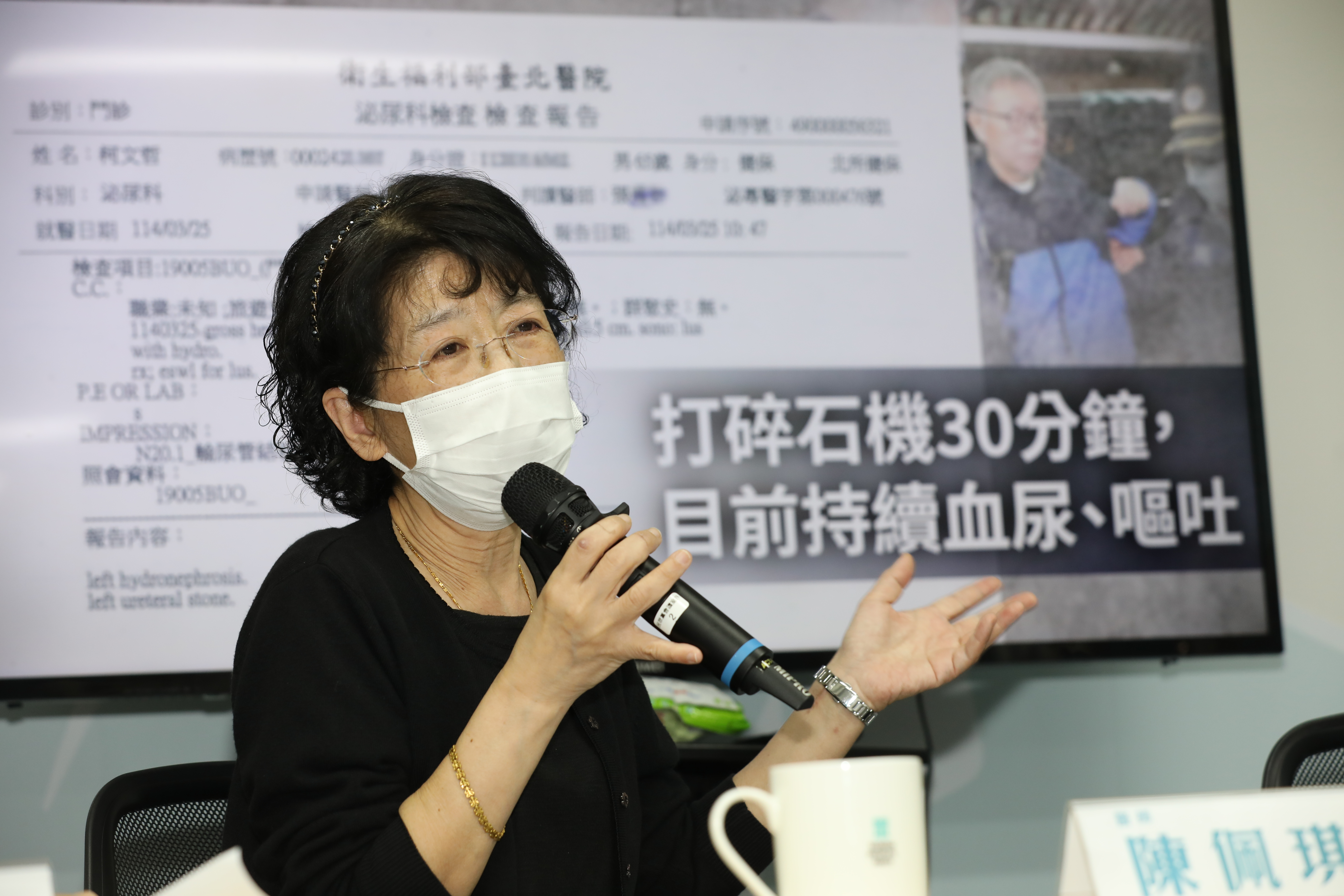 陳佩琪晚間在臉書發文，喊話丈夫柯文哲能度過人生最險惡的關卡。