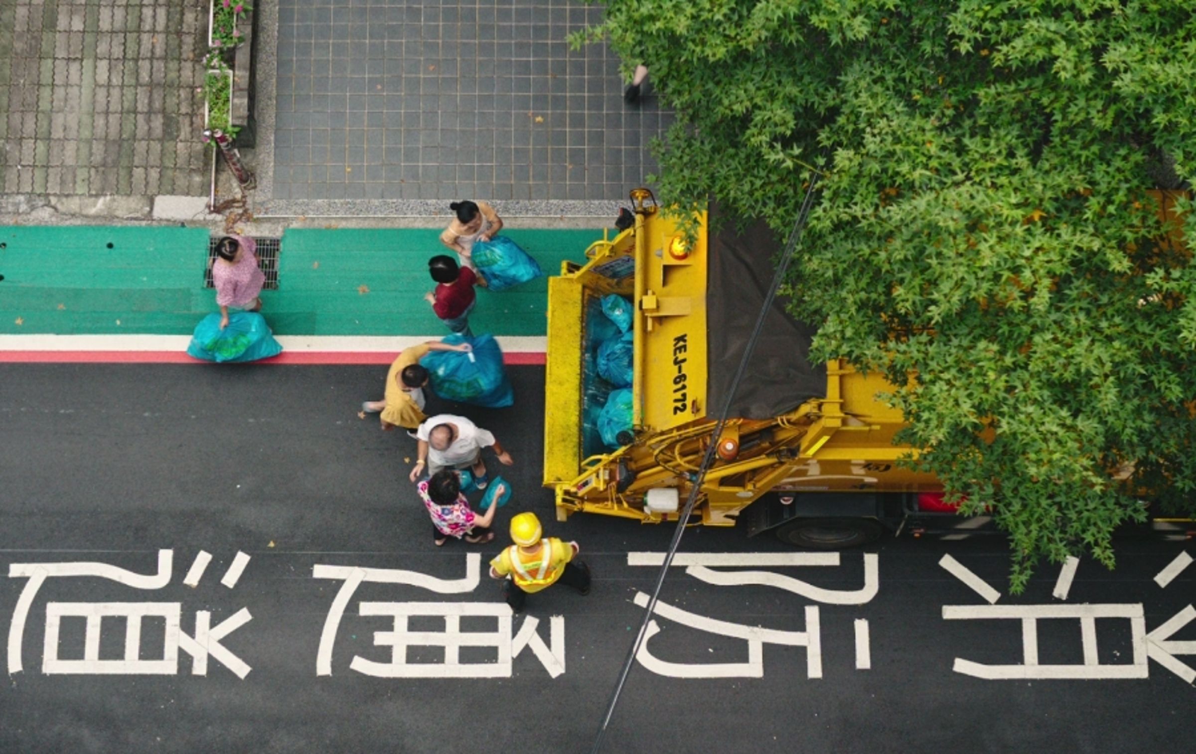 農曆春節期間,全台各地垃圾清運時間,可至環境部網站查詢。(文化總會提供)