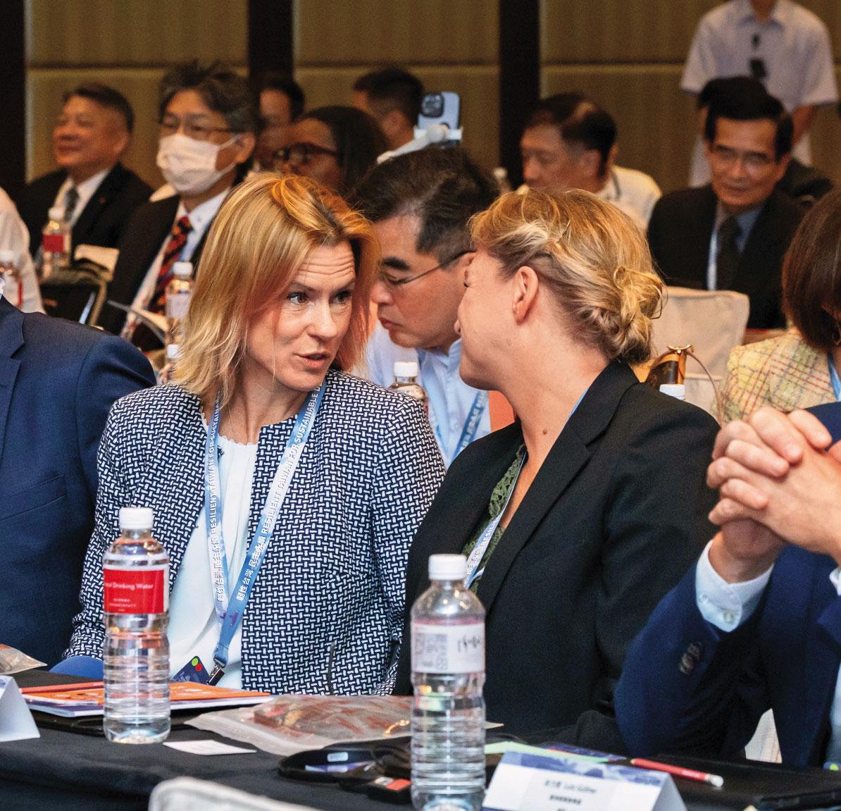 全韌委員會論壇邀請美國、英國、歐盟代表同台座談。左為英國在台辦事處代表包瓊郁。（翻攝總統府flickr）