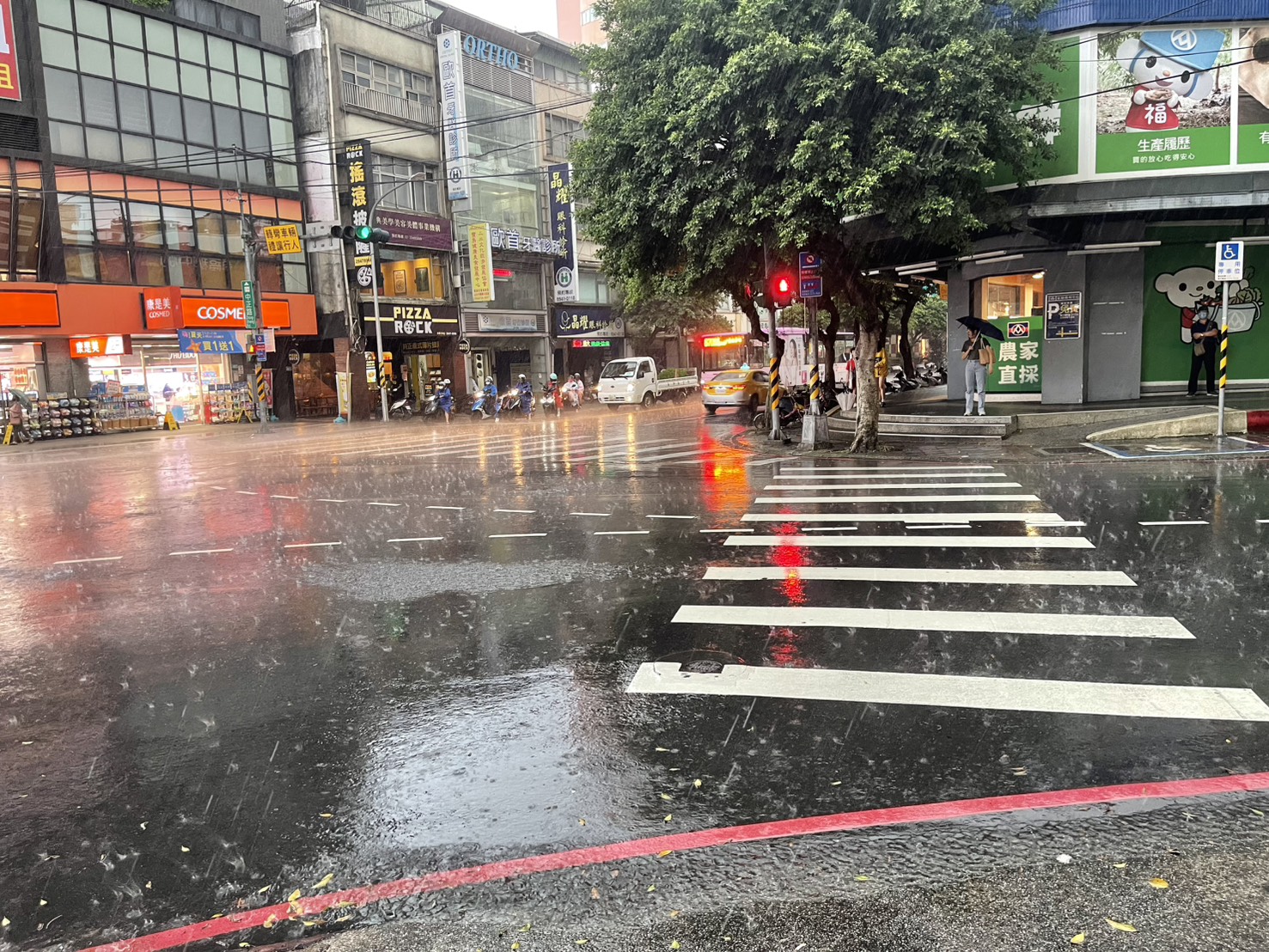 14縣市豪大雨來襲。