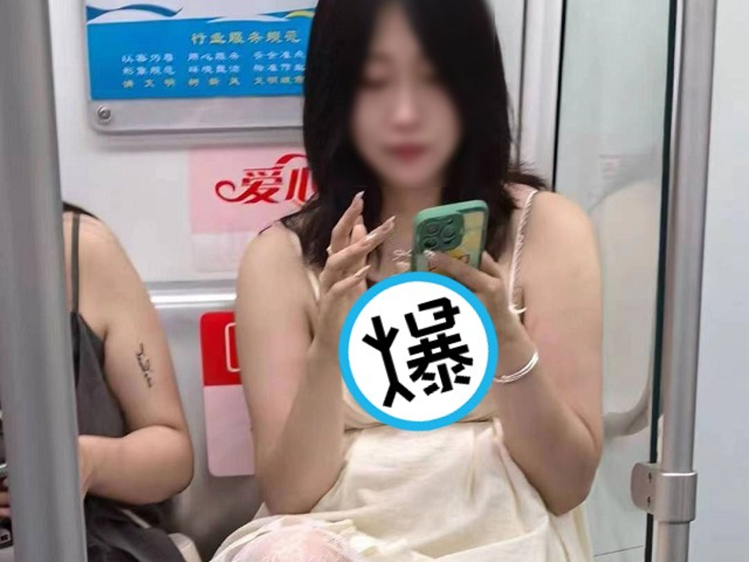 正妹坐博愛座，老司機全贊同！「巨蛋蜜奶」真的聚人心。（翻自X平台）