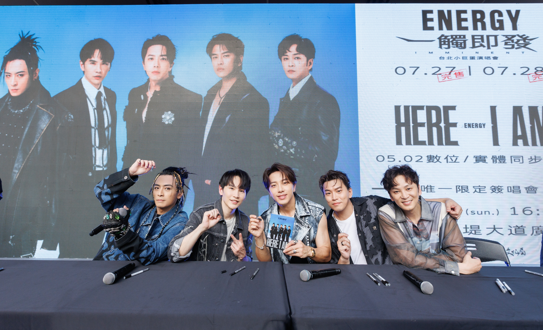 Energy成員剩下Toro(左一)還未婚,他請大家先關心下月要辦婚宴的書偉(右一)。(相信音樂提供)