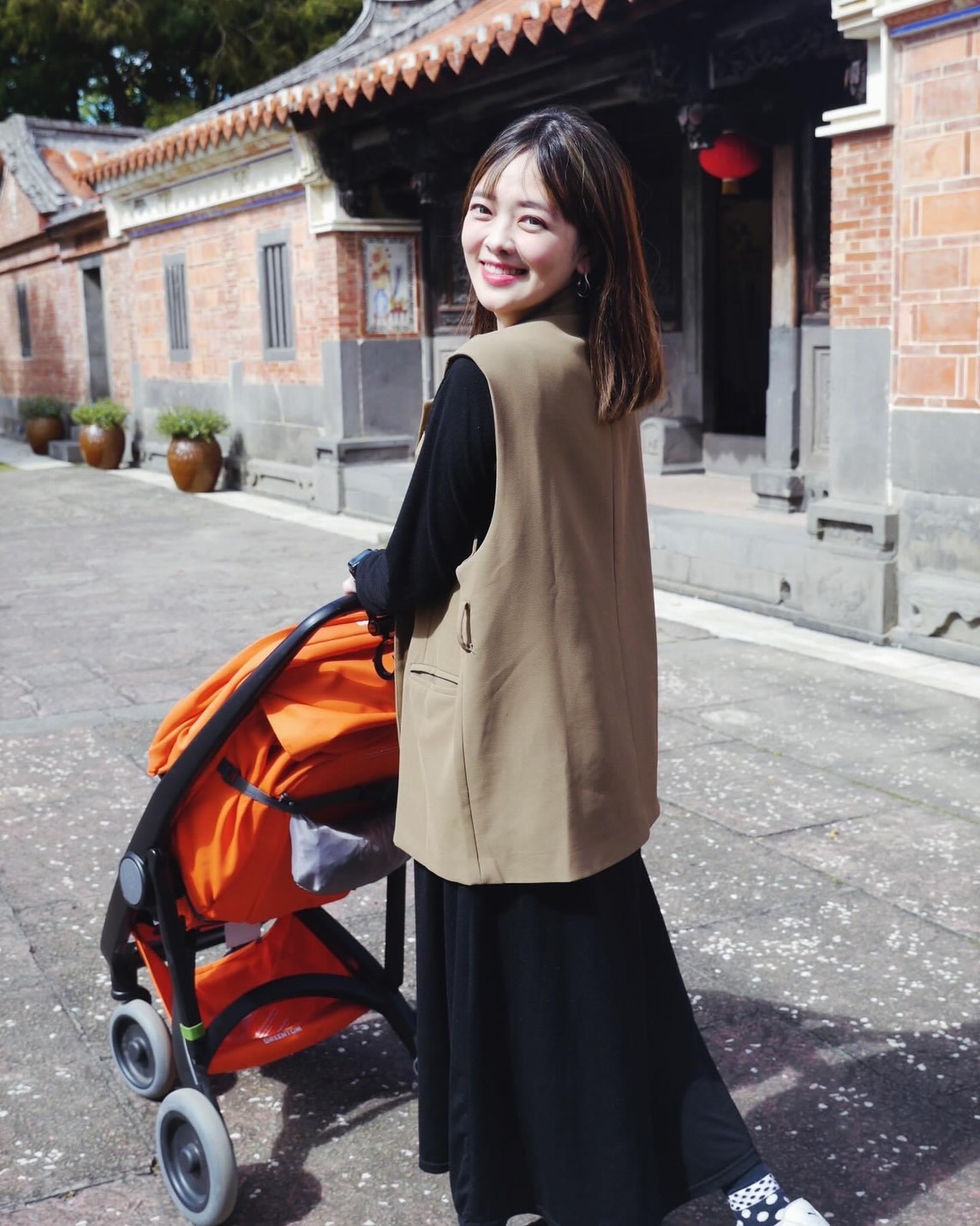 主播莊雨潔39歲生子,照顧兒子全都自己來。(莊雨潔提供)