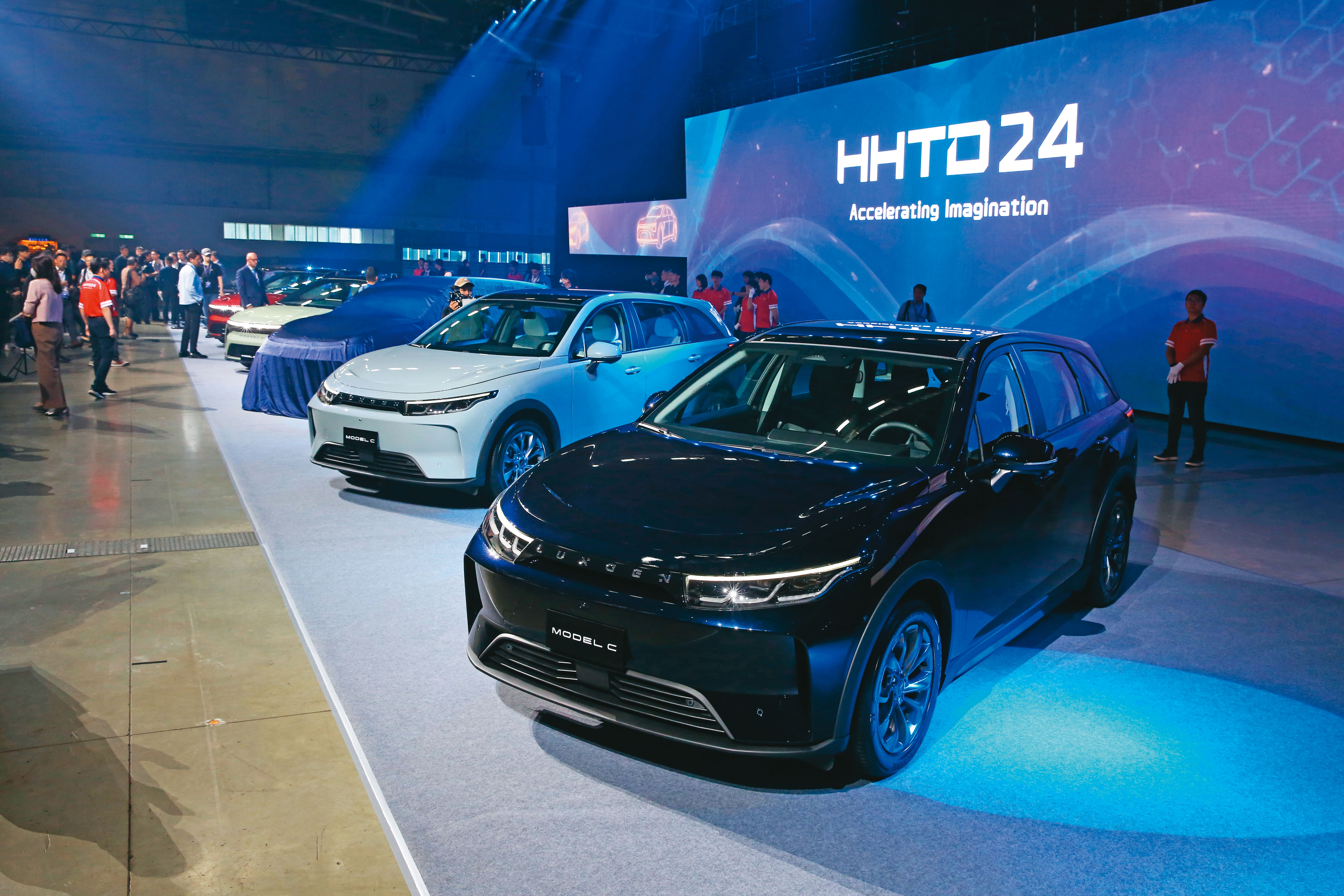 鴻海5年內,開發了8款電動車型,在去年鴻海科技日一字排開。