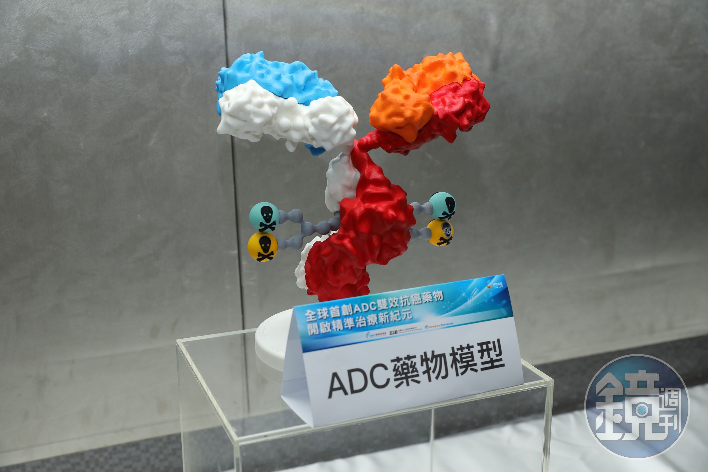 全球ADC市場持續高速成長，國際研究機構預估，未來十年市場規模可望突破千億美元。
