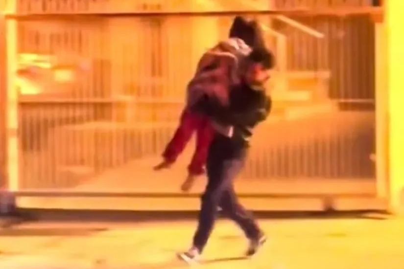 在剛結束的感恩節夜裡，洛杉磯東好萊塢發生了一起驚心動魄的英勇救援事件。（翻攝自KTLA）