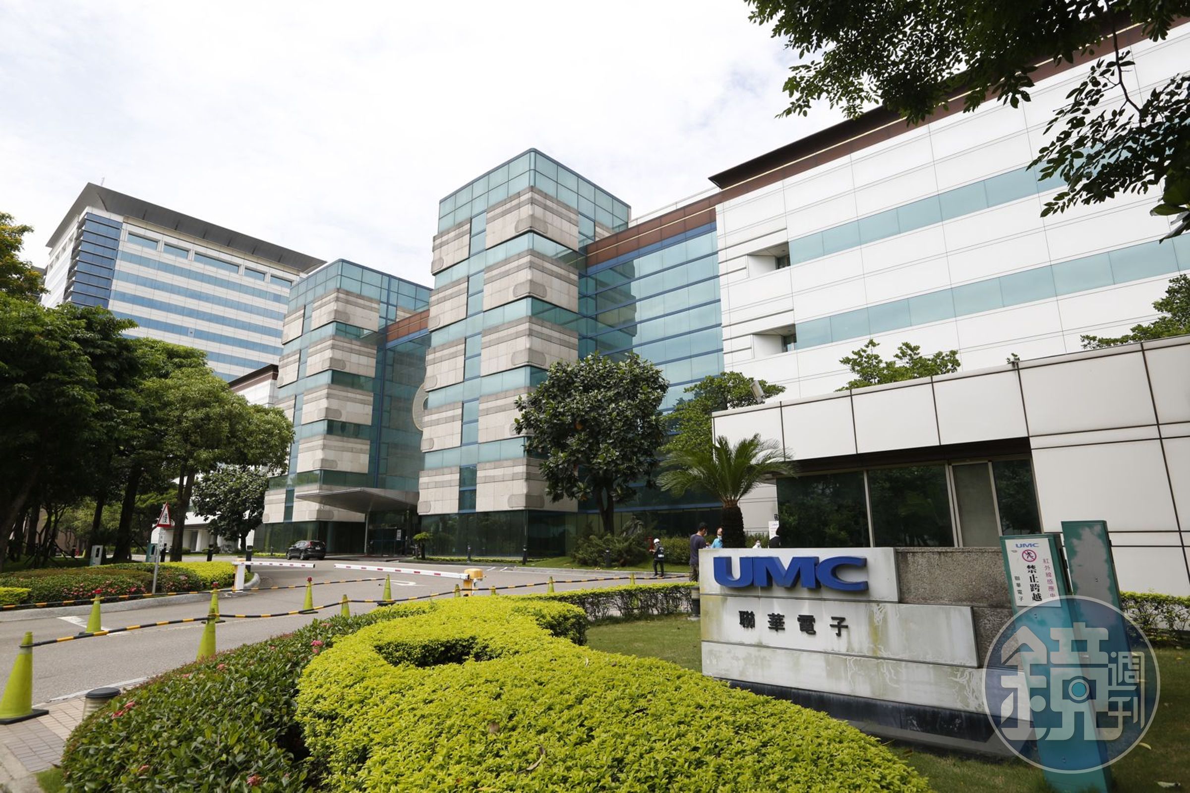 聯電本月宣布新加坡晶圓廠完成首批量產矽光子晶圓交付。
