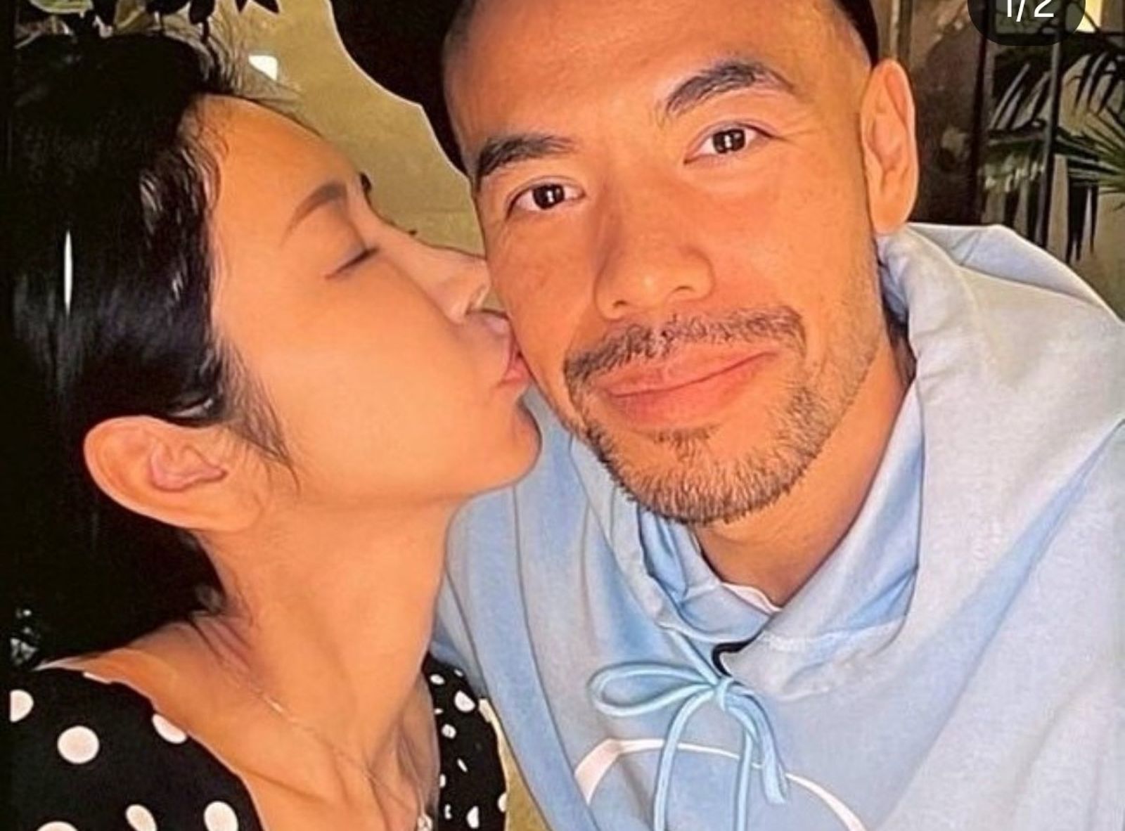 葉澤毅曬出劉玳妍和阿卡莎納的親吻照。(翻攝自葉澤毅IG)