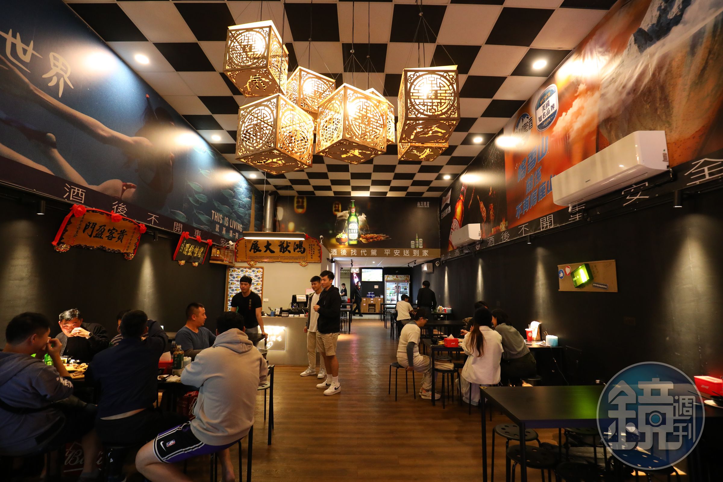 肆零陸串燒酒場用餐區十分寬敞，且提供包廂供多人聚餐。