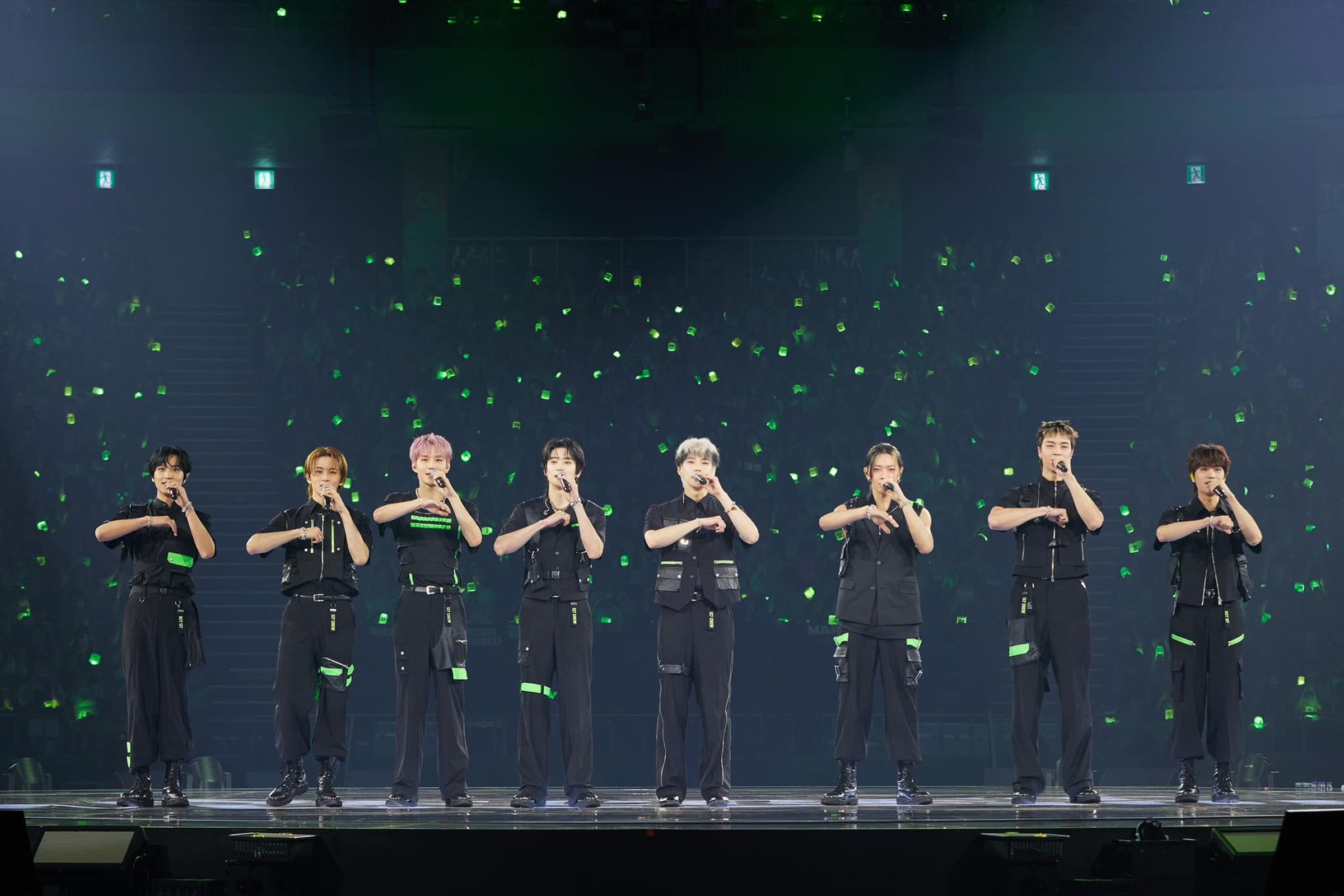 目前NCT相關社群仍可找到文泰一（右一）的相關照片。（翻攝NCT127 Facebook）