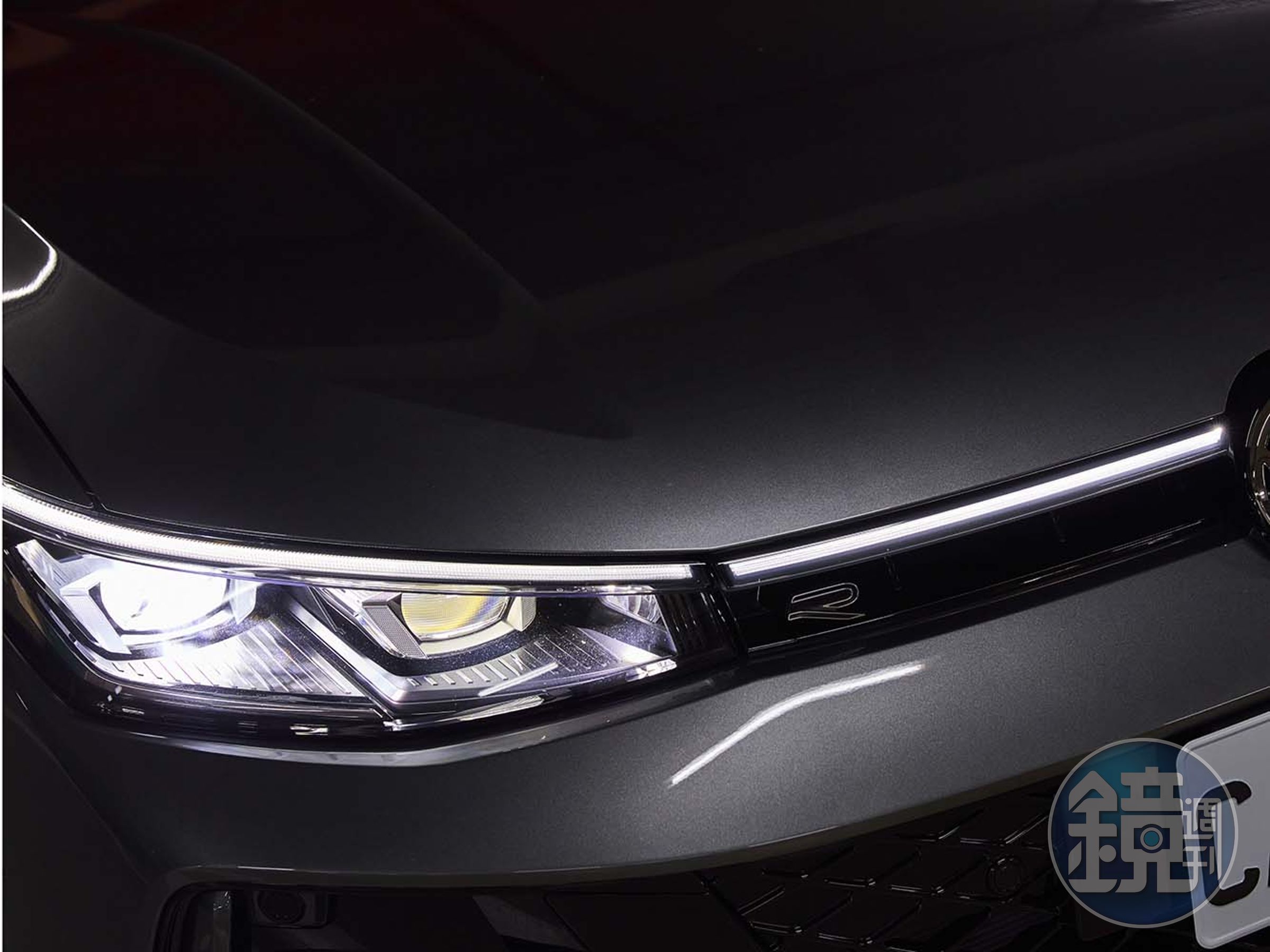 車頭標配Matrix LED矩陣式頭燈組。