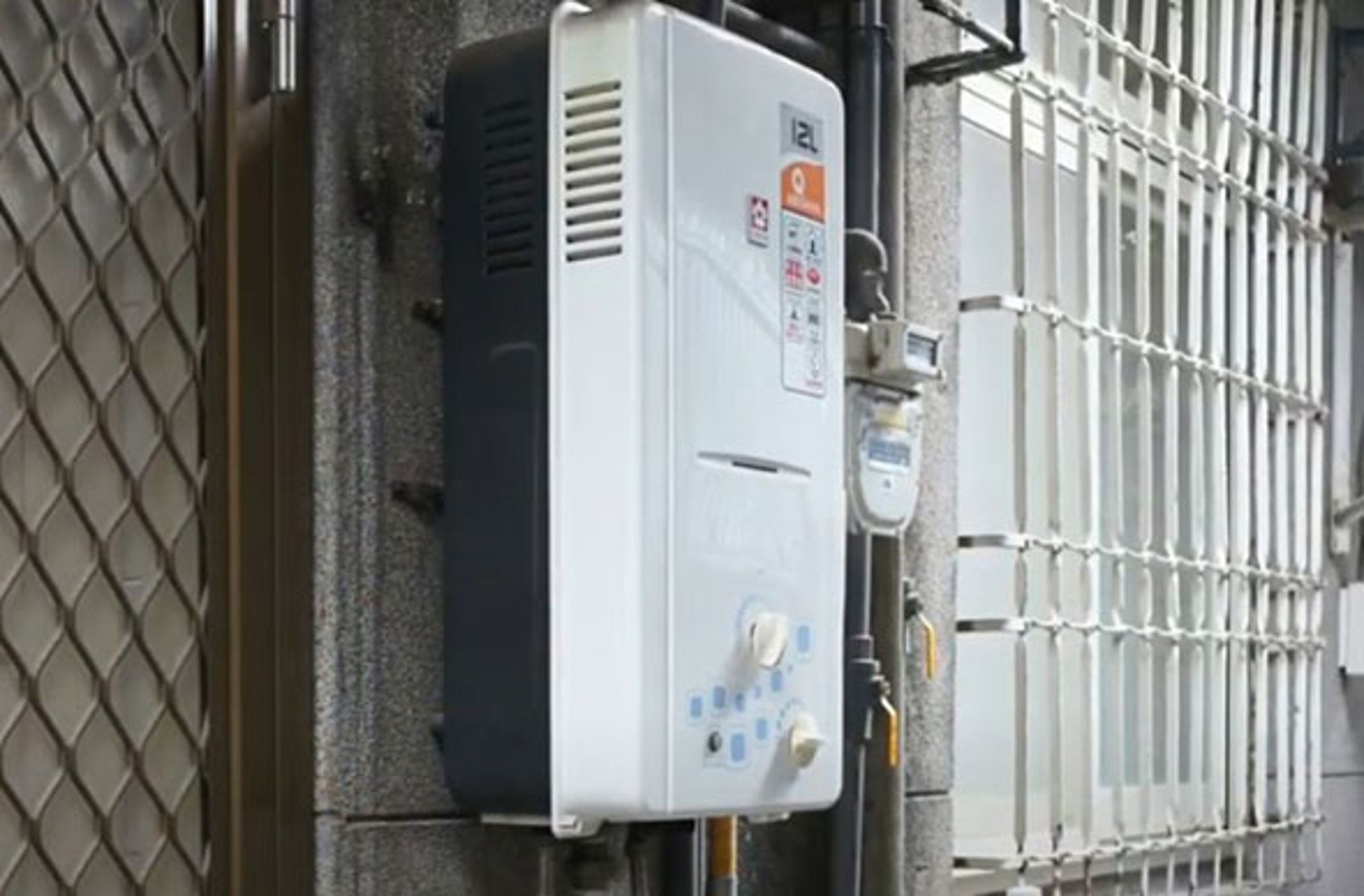 冬天是一氧化碳中毒高峰期，消防署提醒民眾，使用瓦斯熱水器務必保持對外通風，以確保安全。（示意圖，翻攝消防防災館網站）