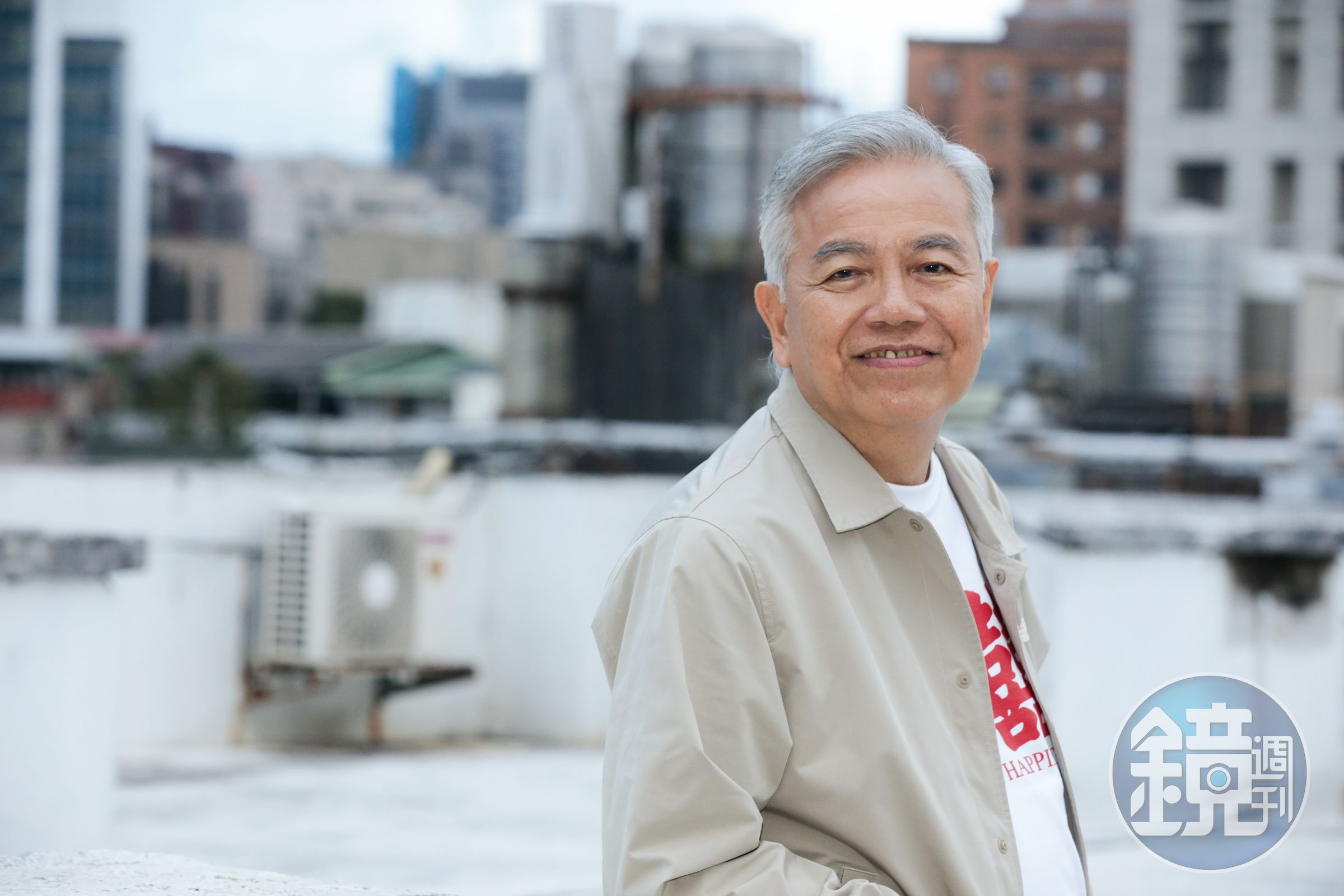 現實生活中膝下無子女的田啟文，卻在《雙囍》演活了平凡迷信卻給了女兒滿滿的愛的岳父，戲份不多卻極為搶眼。