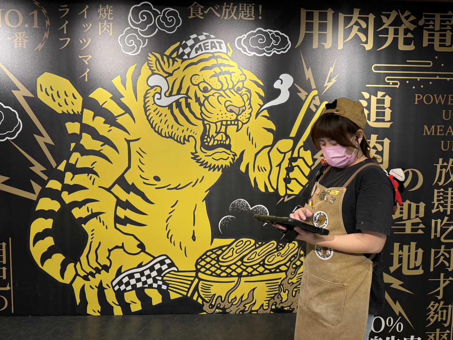 餐飲業時常出現缺工問題，王品集團大力宣傳自家待遇。（王品集團提供）